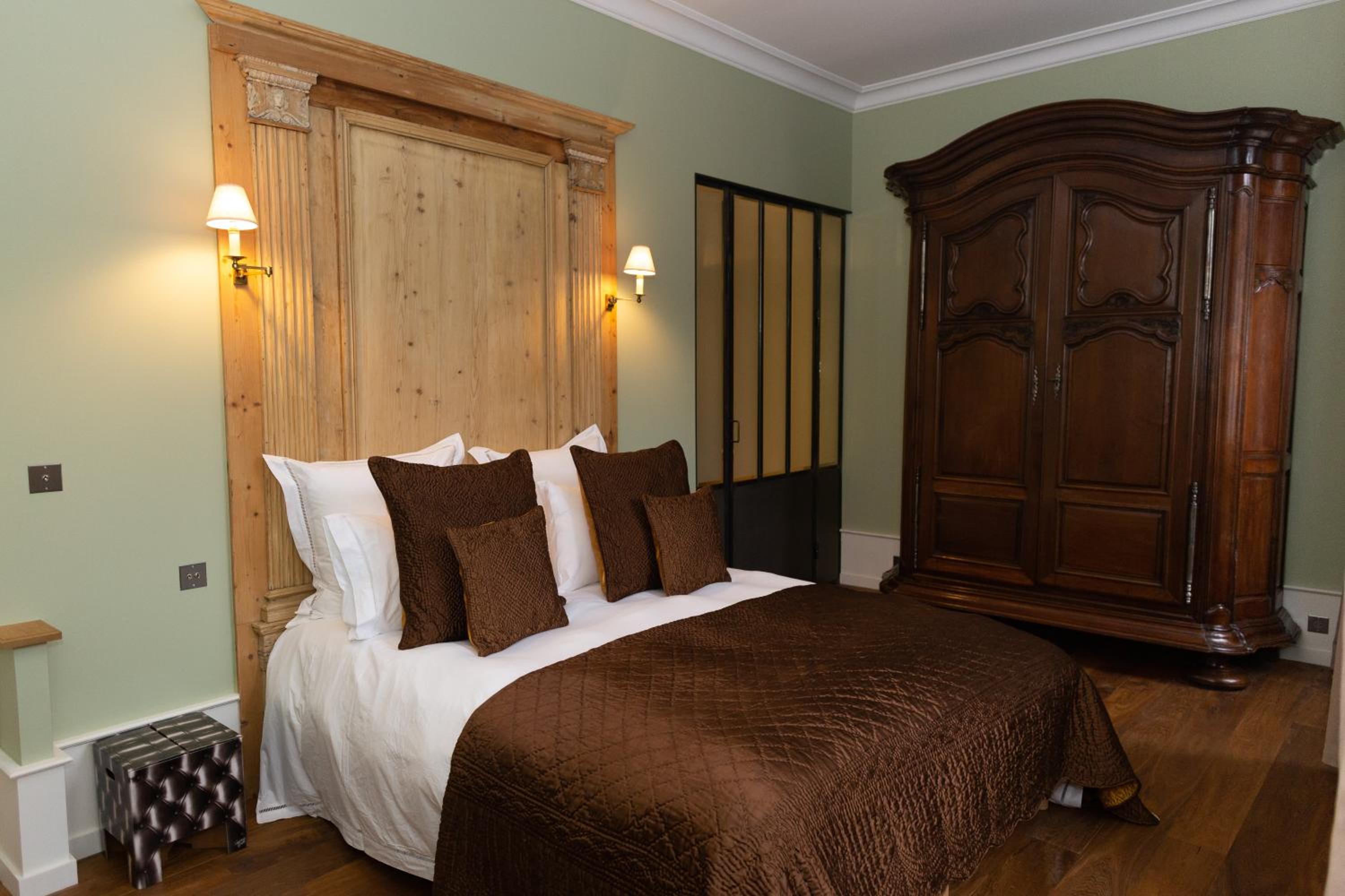 Superior Suite - Photo 2
