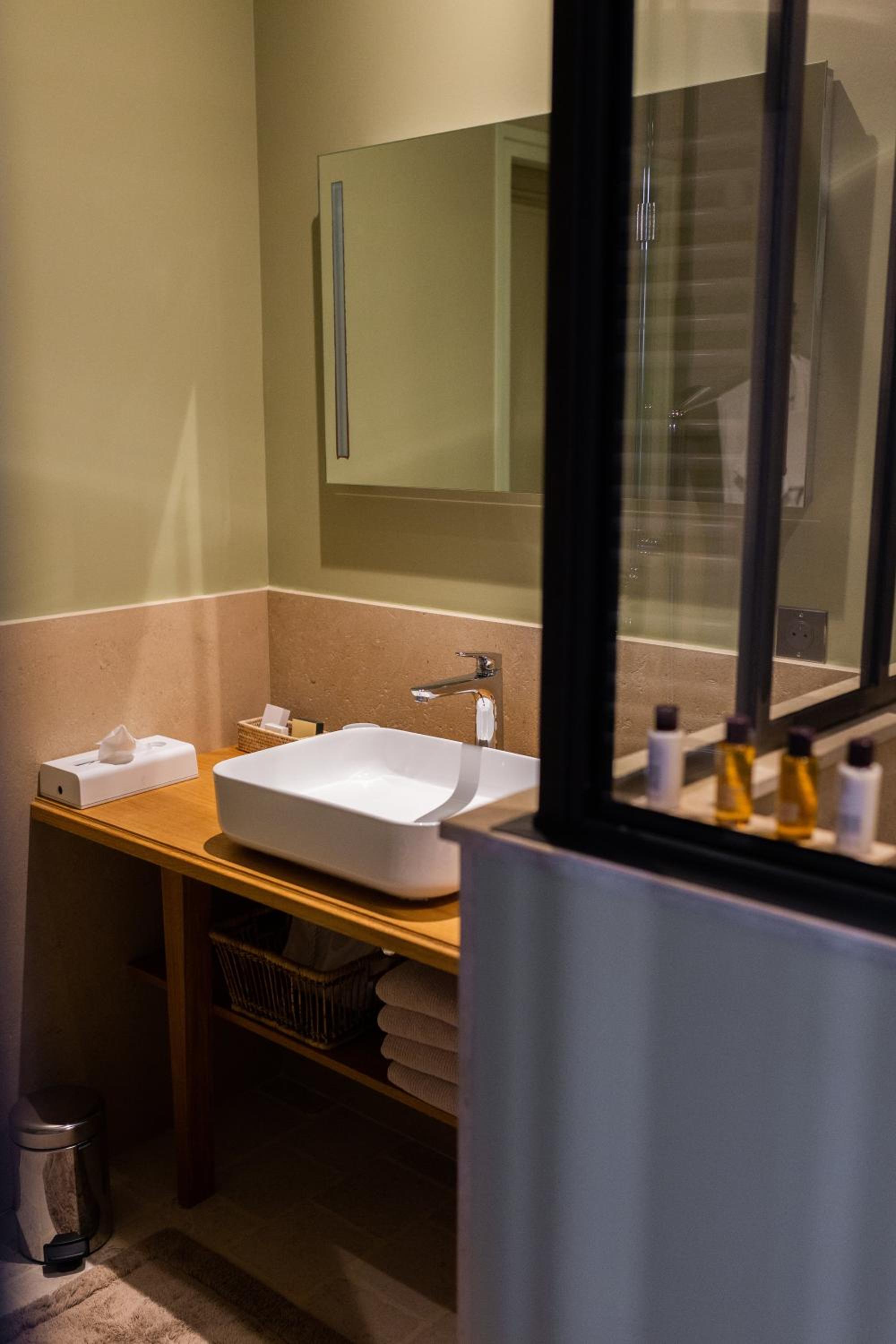 Superior Suite - Photo 3