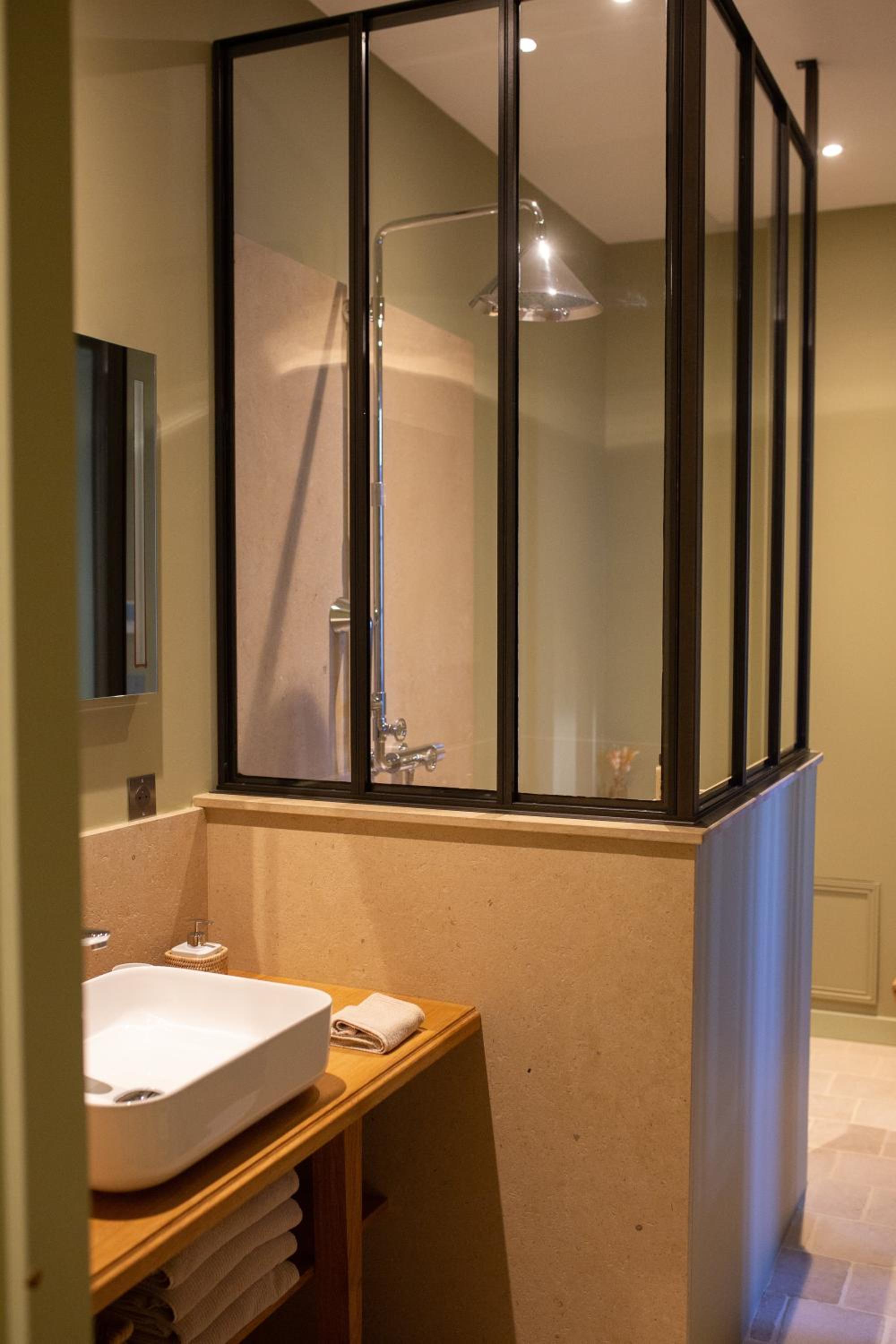 Superior Suite - Photo 5