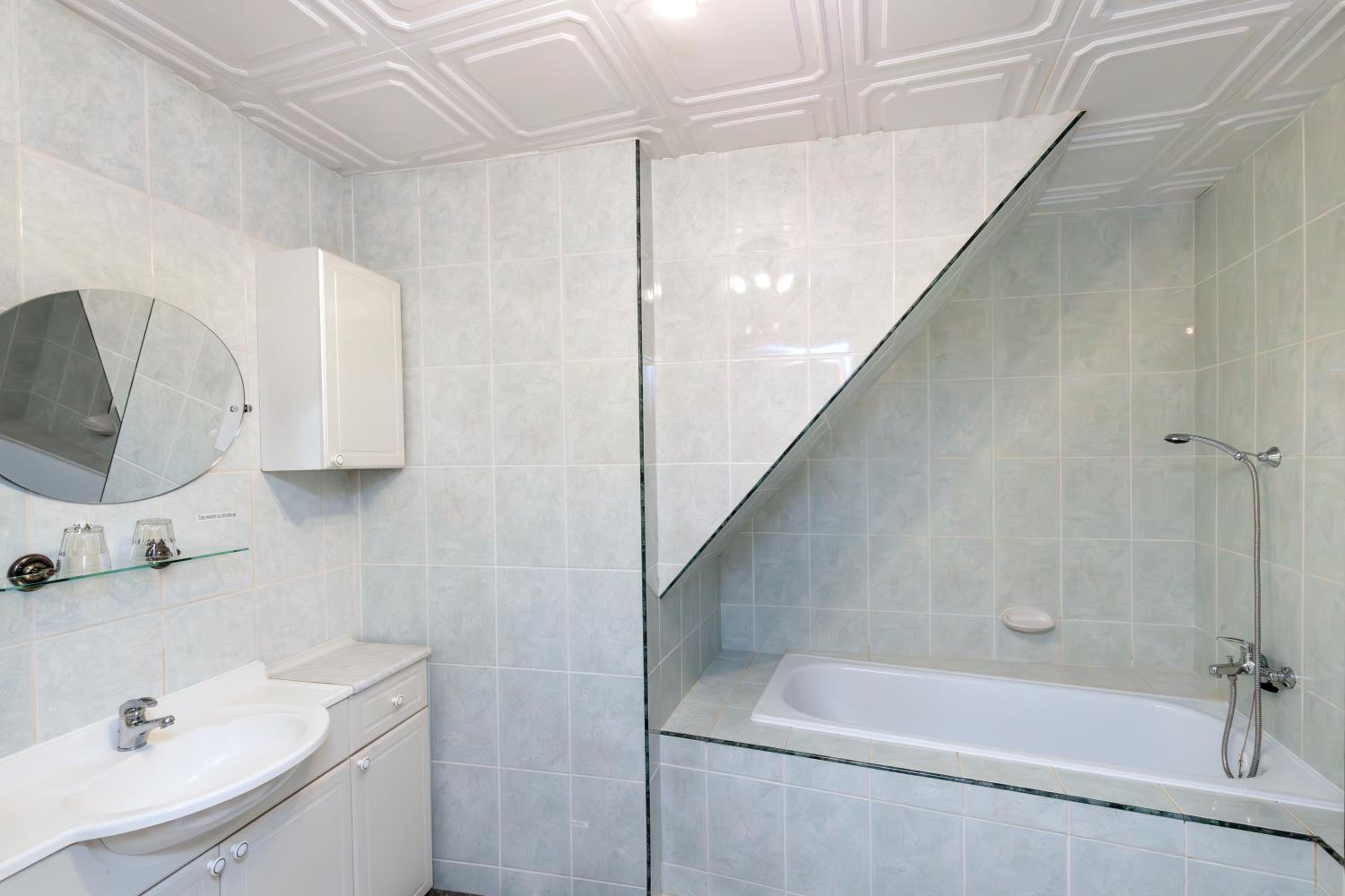 Suite - Photo 9
