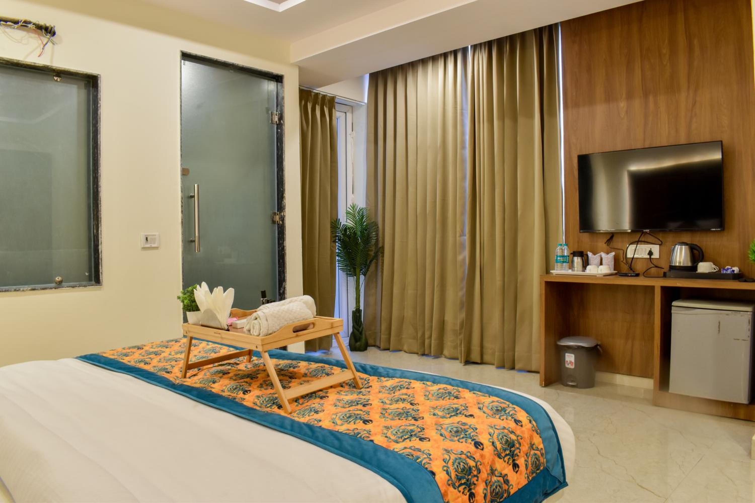 Deluxe Room - Photo 3