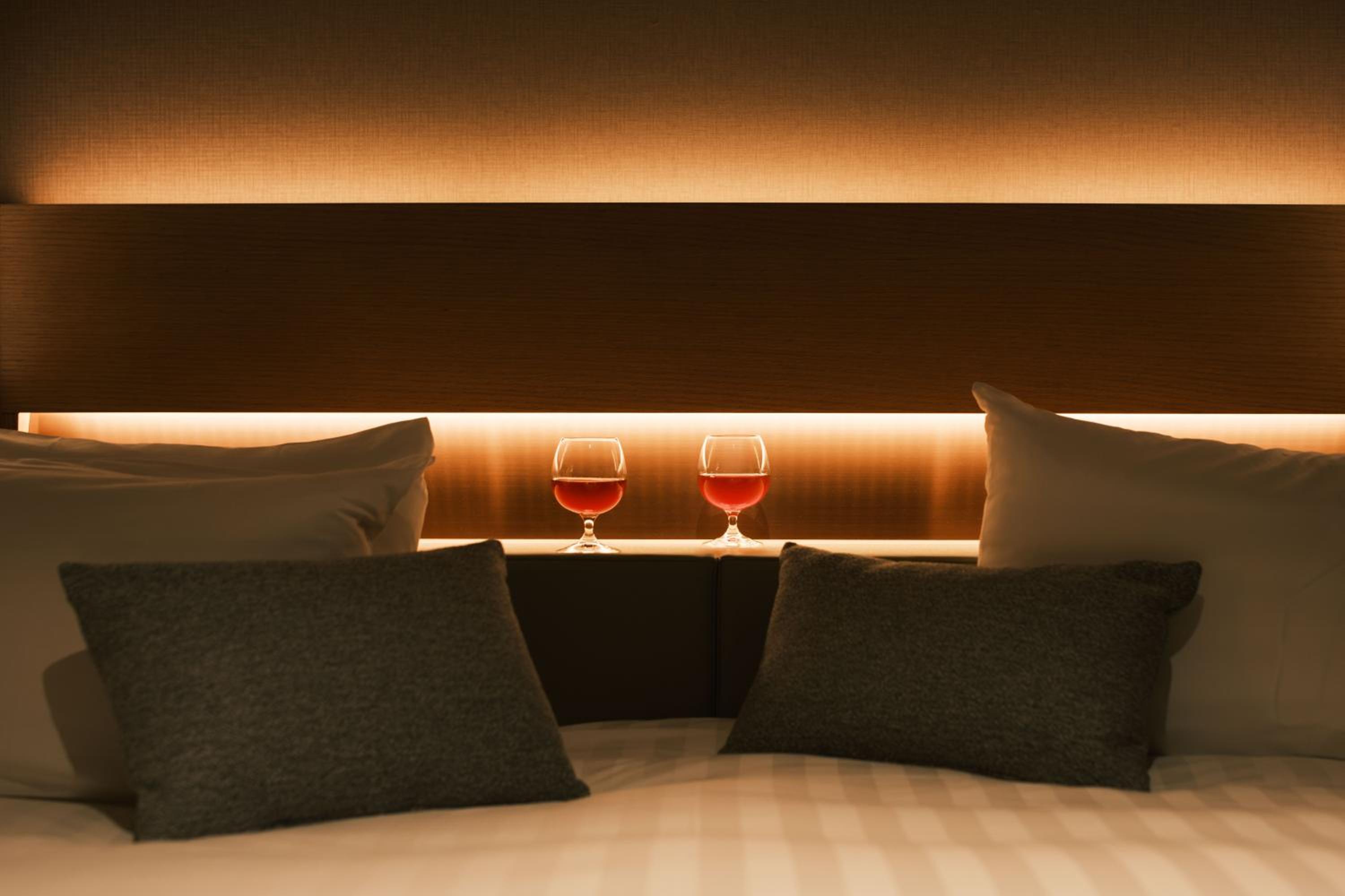 Superior King Room (2 Adults) - Photo 6
