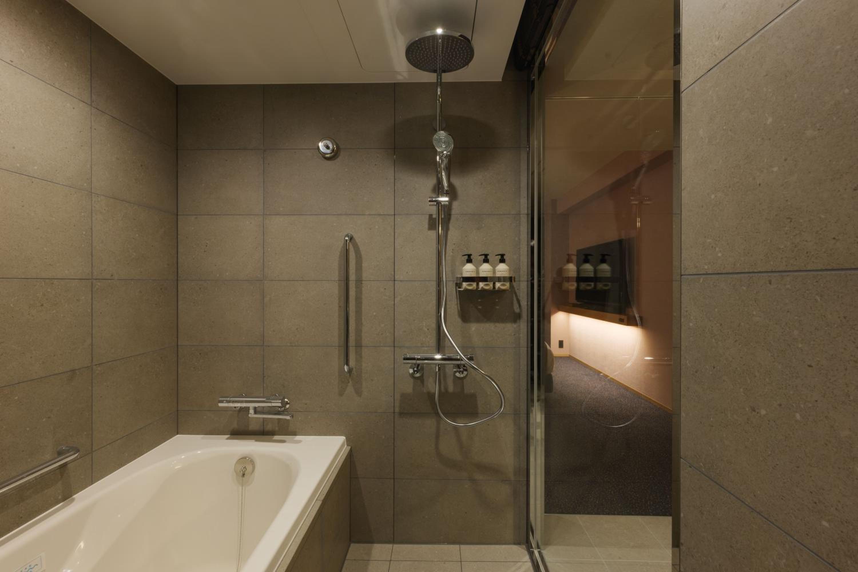 Superior King Room (2 Adults) - Photo 5