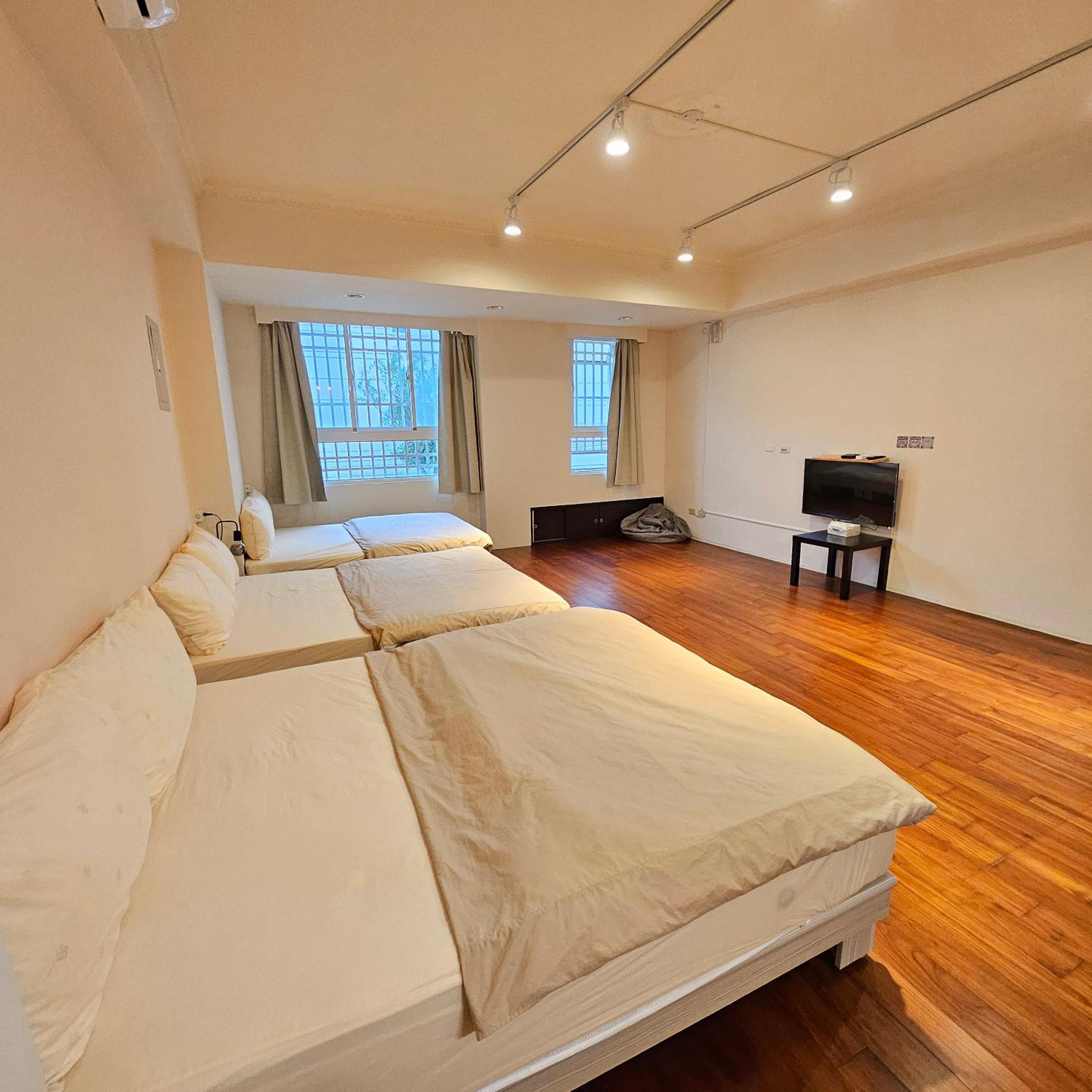 Family Room with Private Bathroom - Photo 9