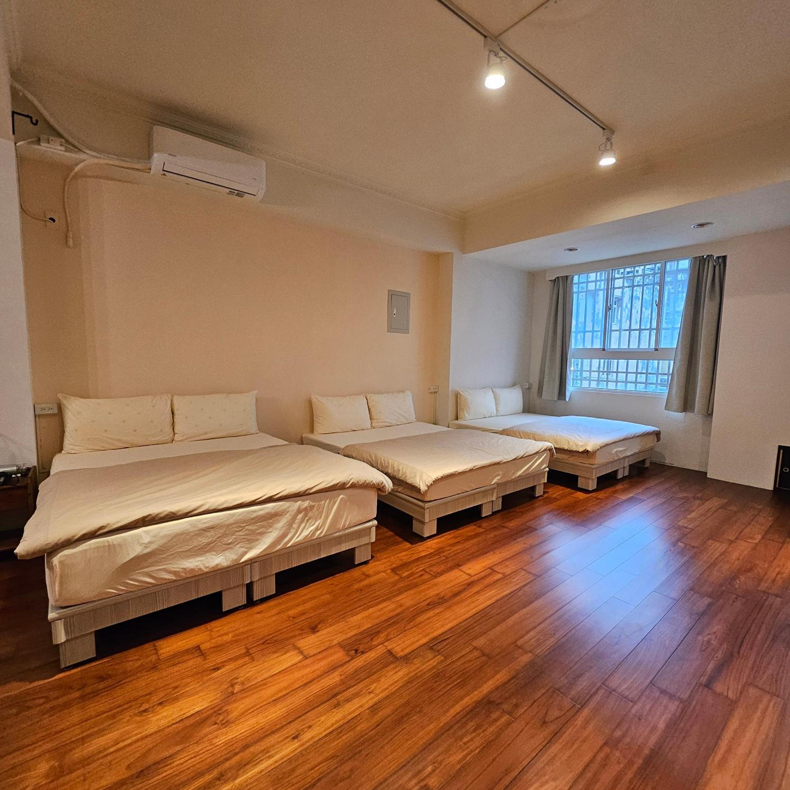 Family Room with Private Bathroom - Photo 14