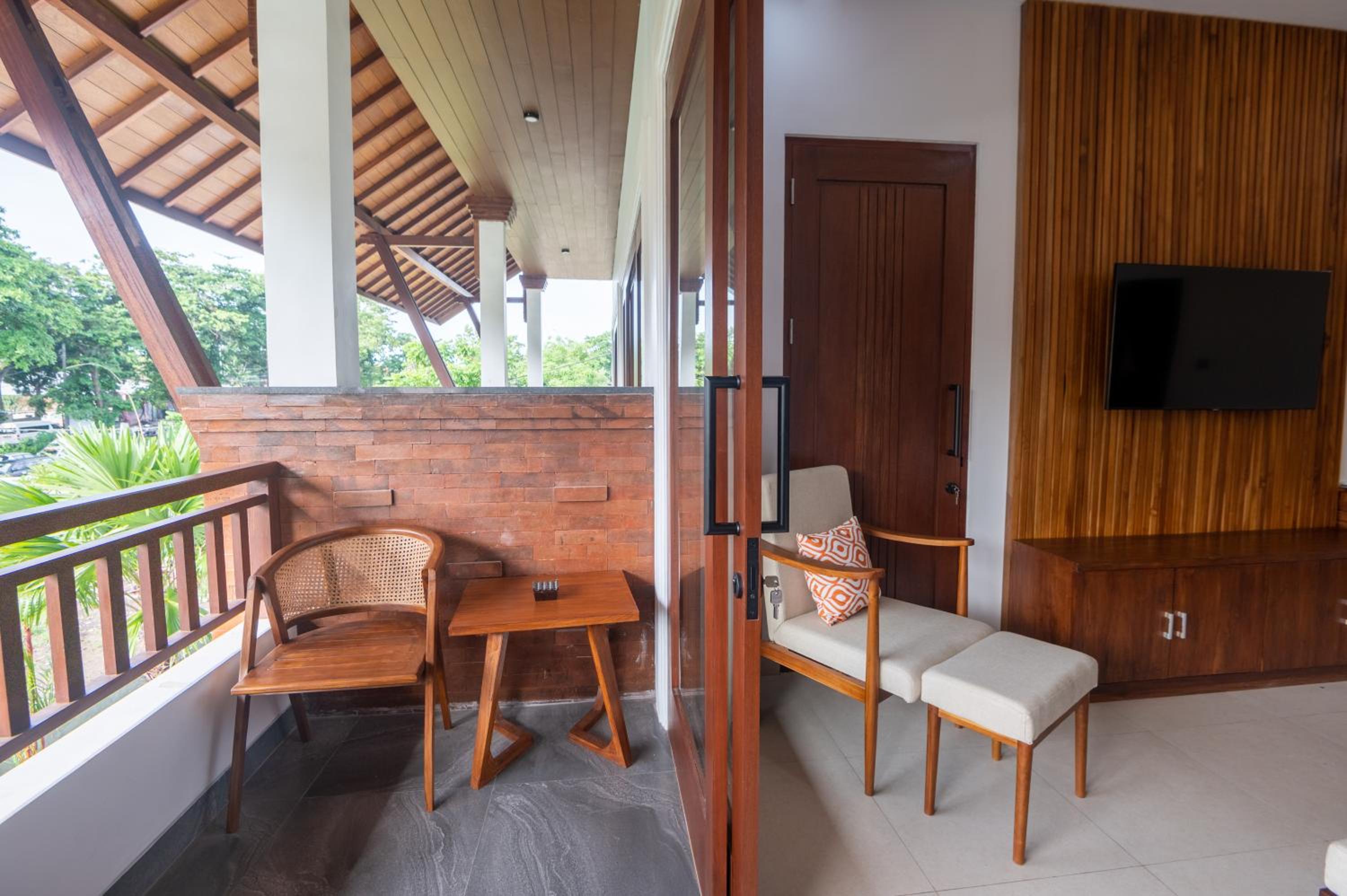 Studio with Pool View - Photo 34