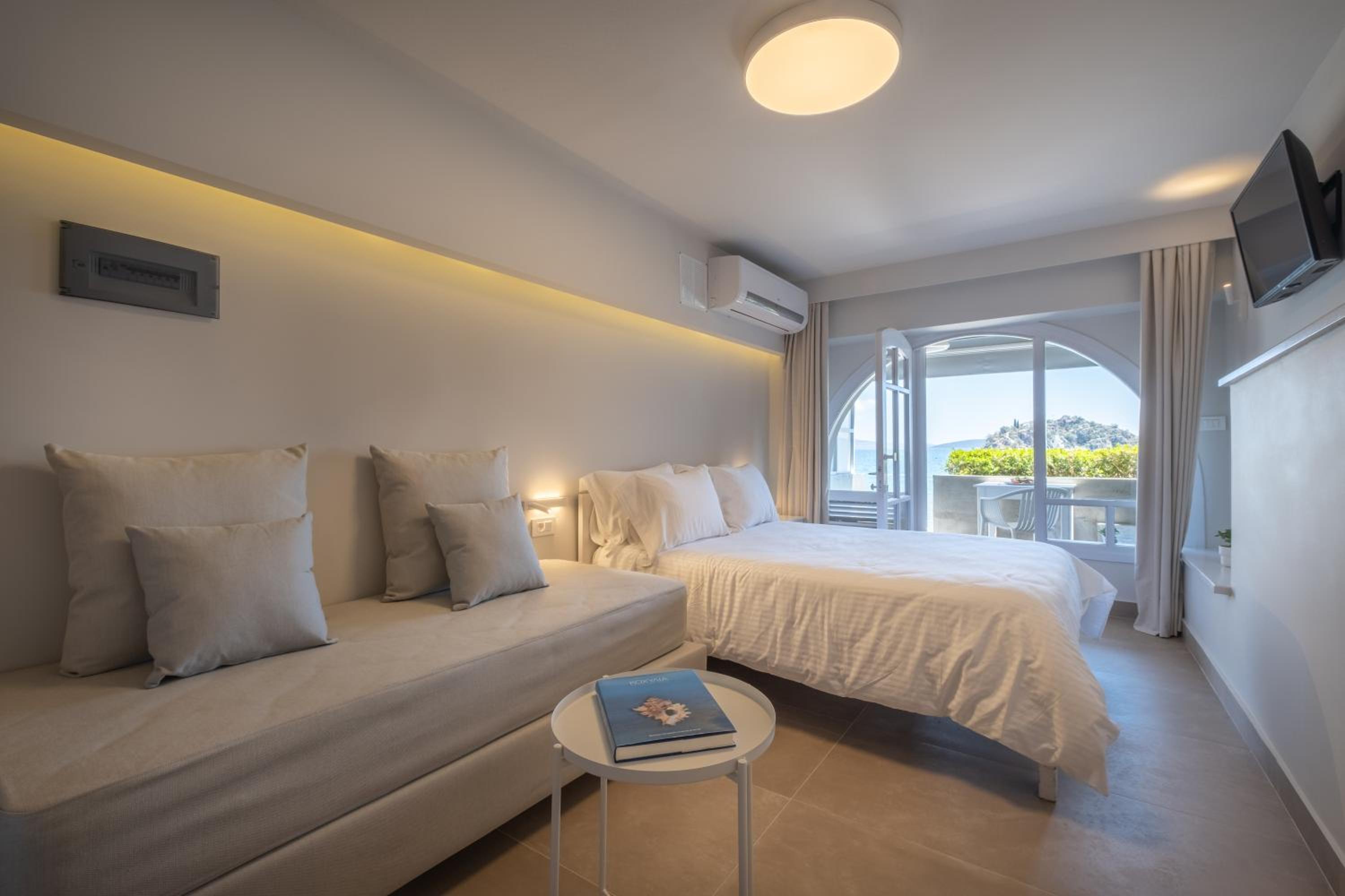 Triple Room with Terrace