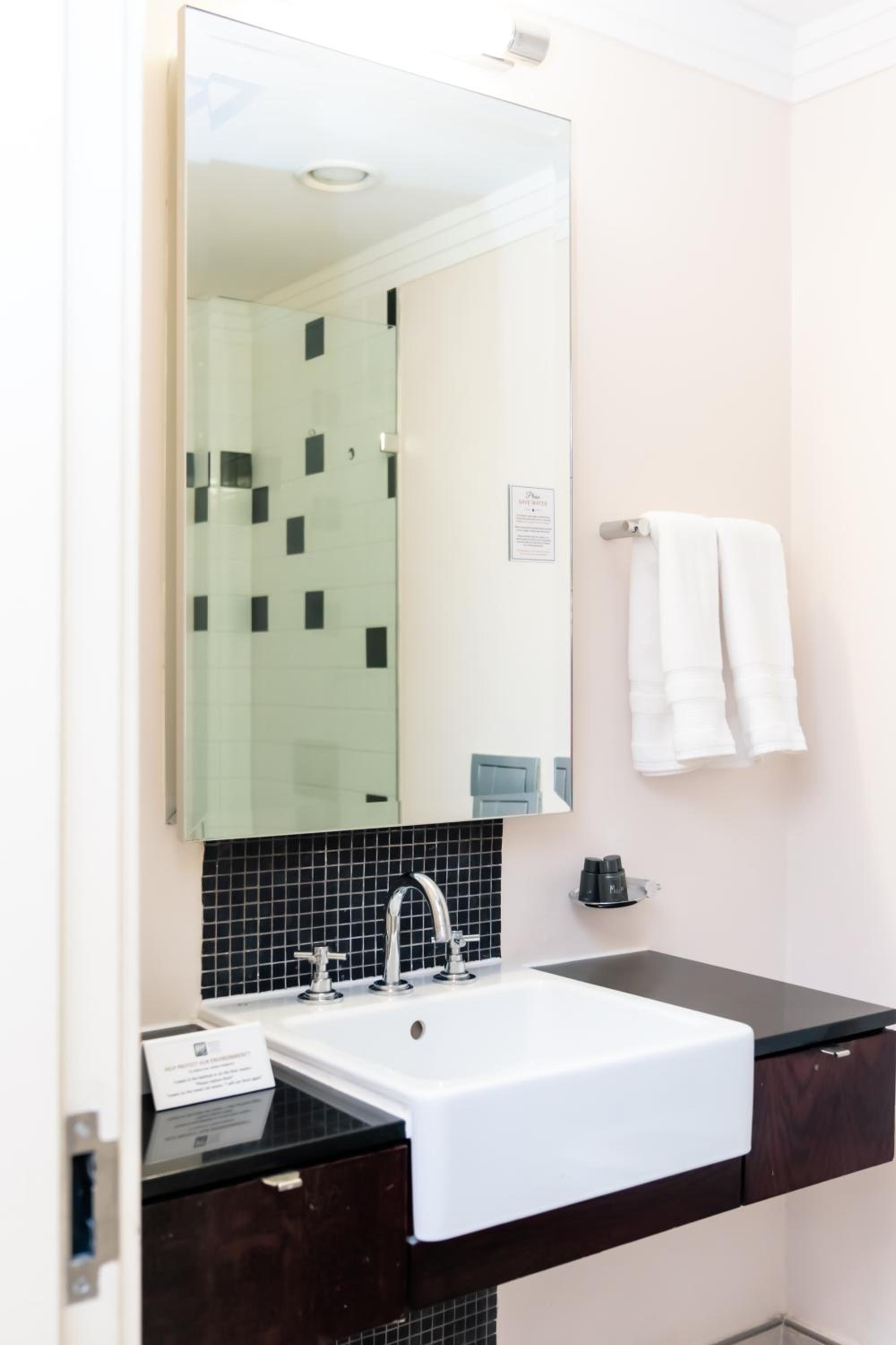 Two-Bedroom Apartment - Photo 3