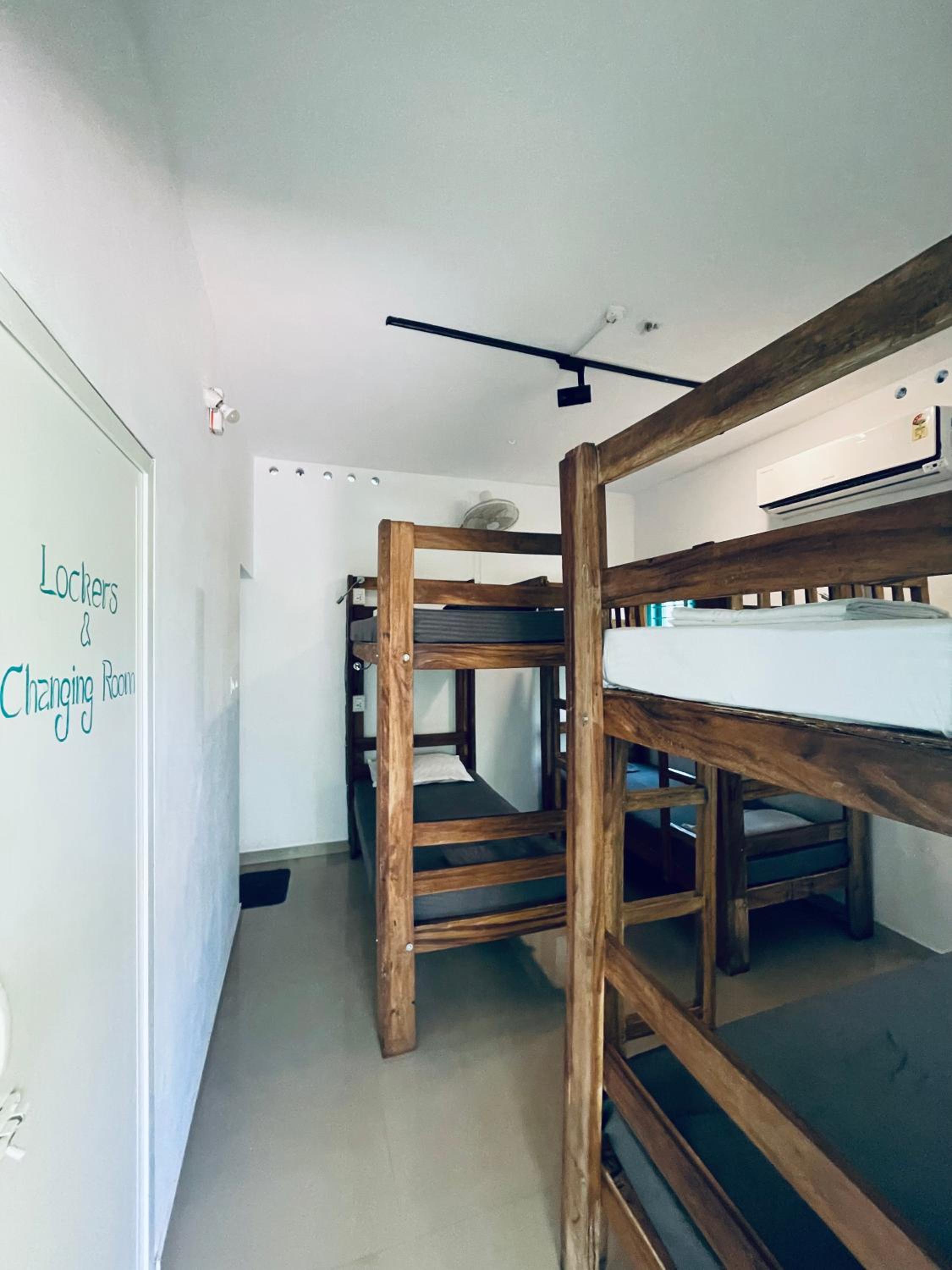 6-Bed Mixed Dormitory Room photo 1