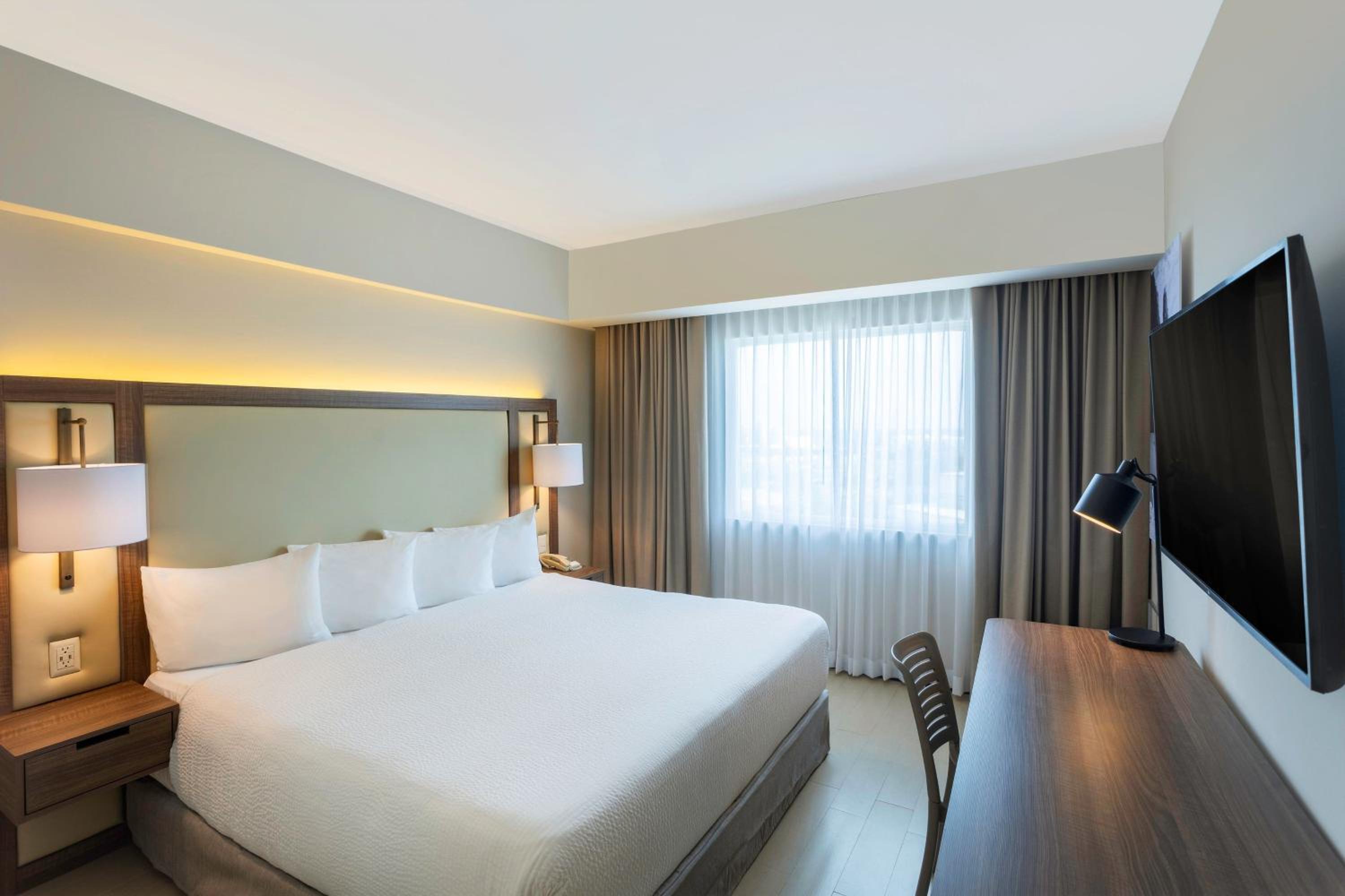 King Room with City View - Photo 4