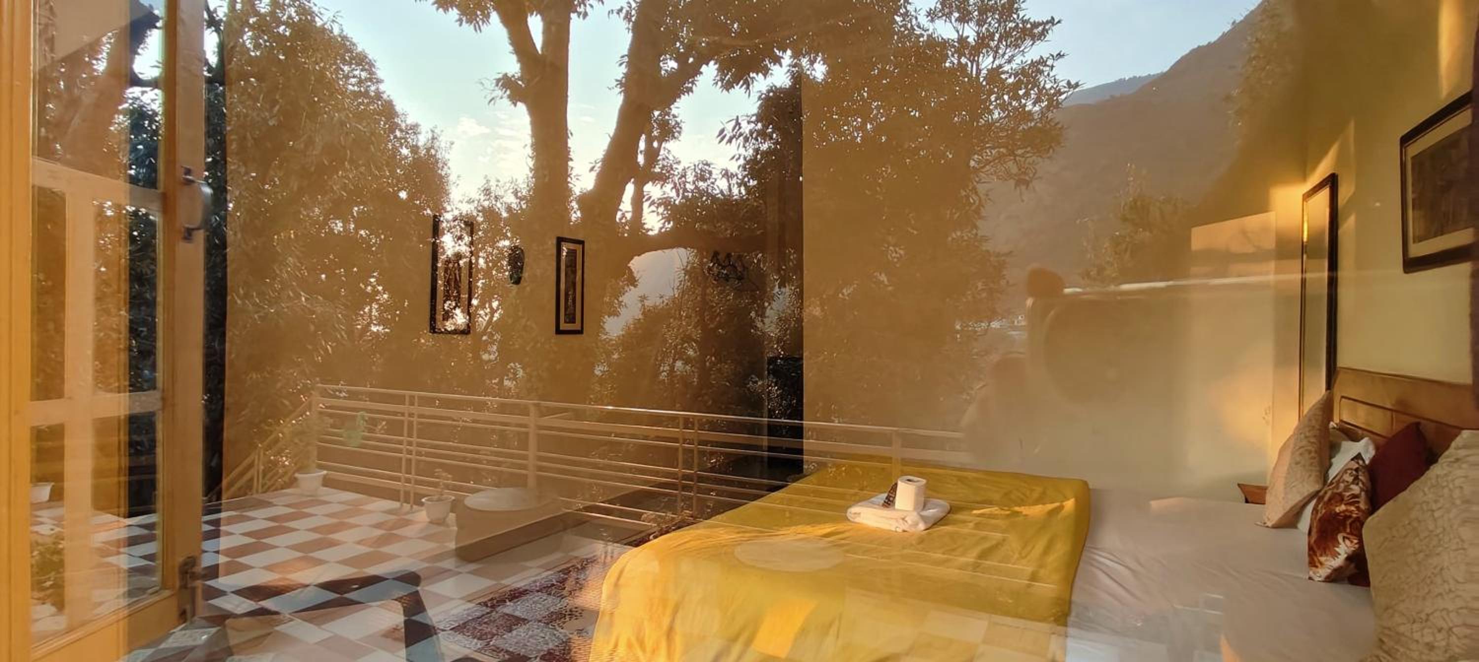 Double Room with Patio - Photo 7