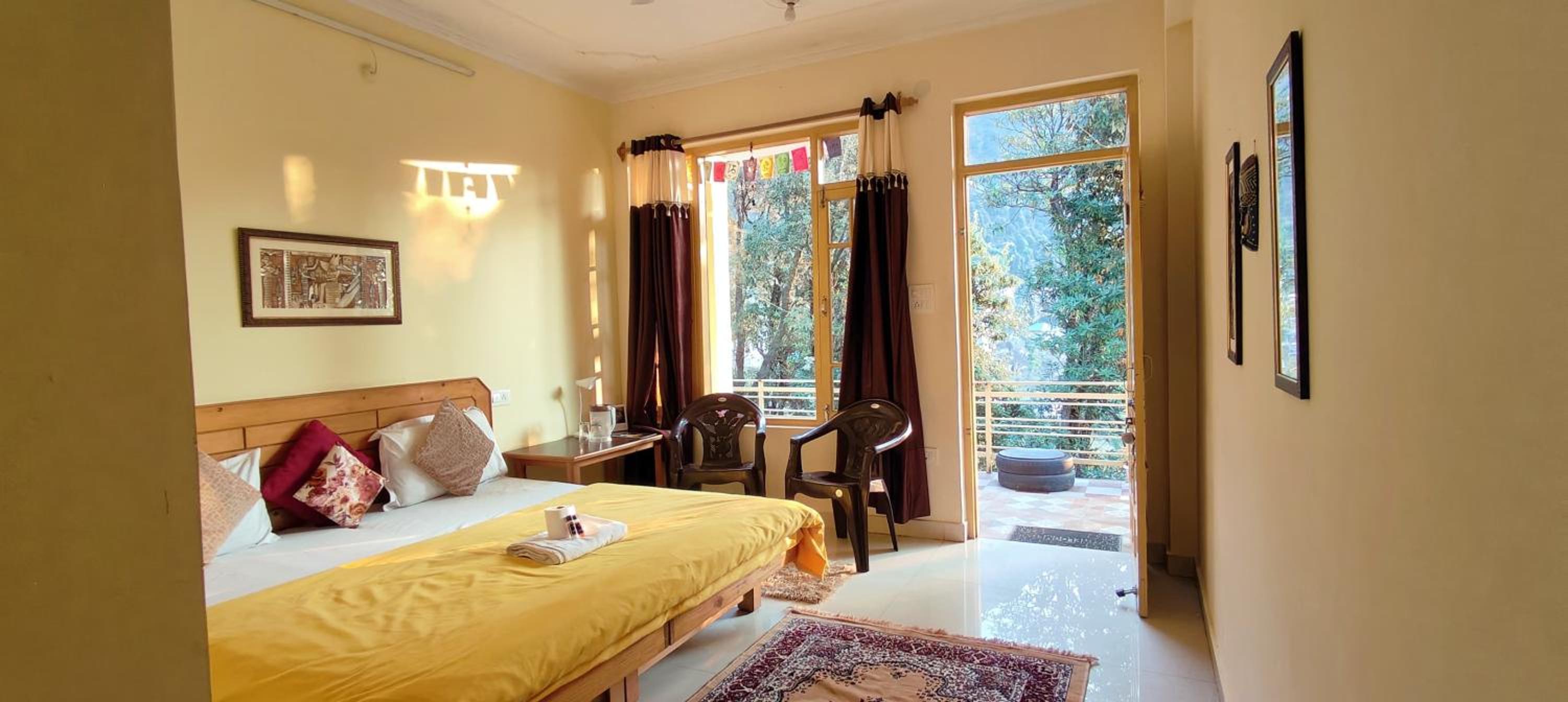 Double Room with Patio - Photo 12