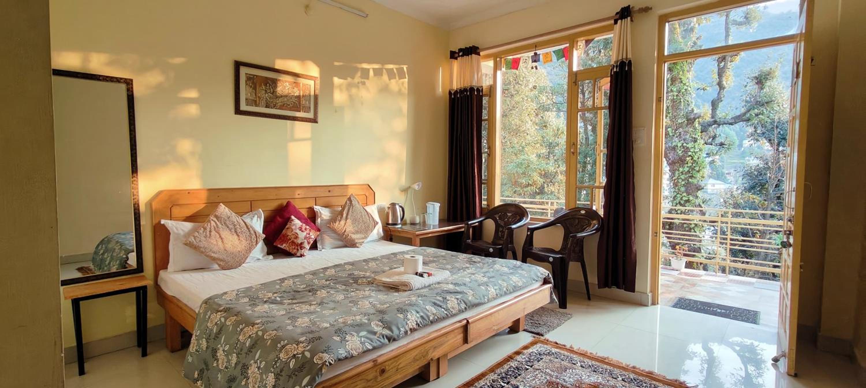 Double Room with Patio - Photo 5