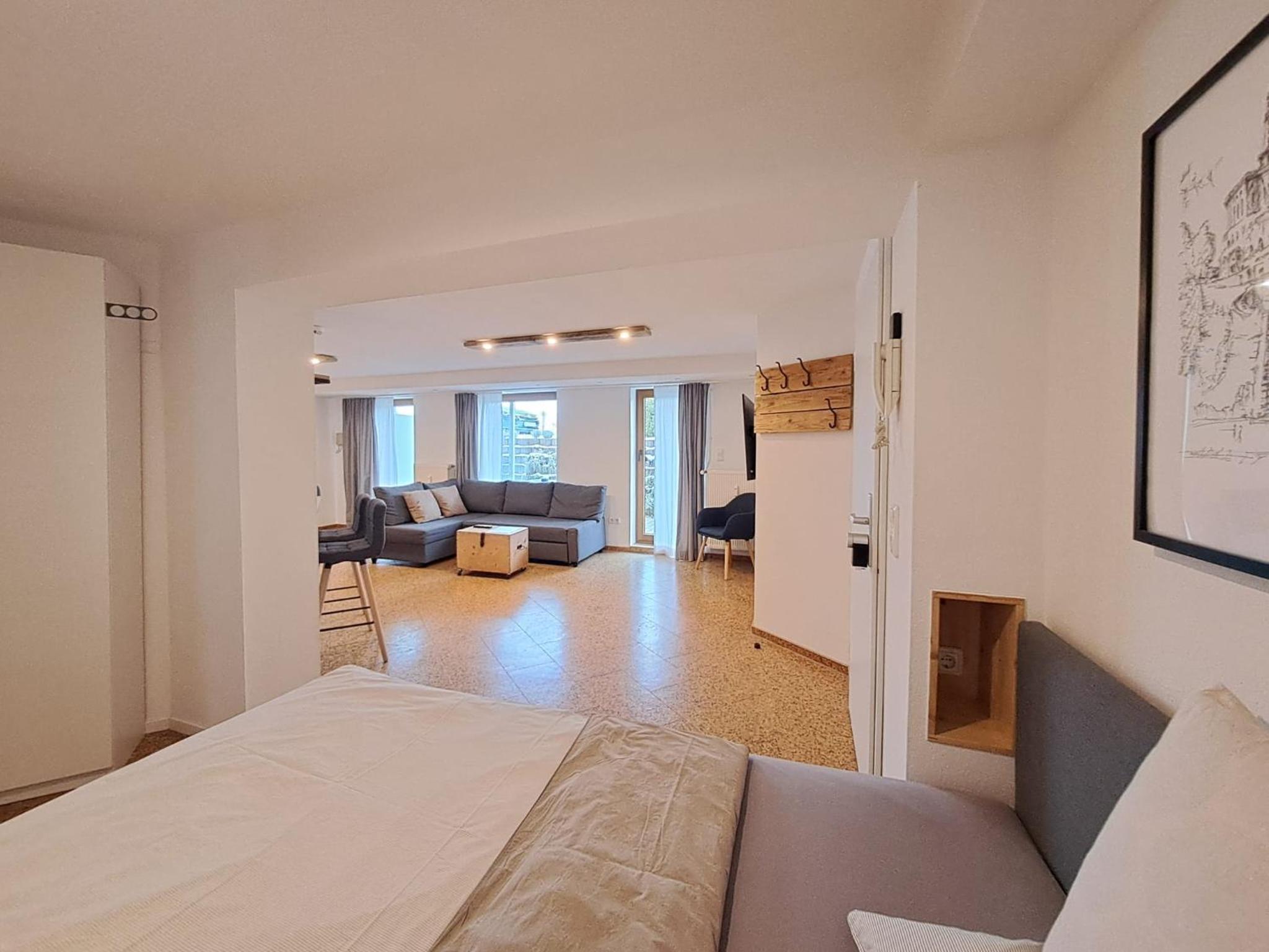 One-Bedroom Apartment photo 1