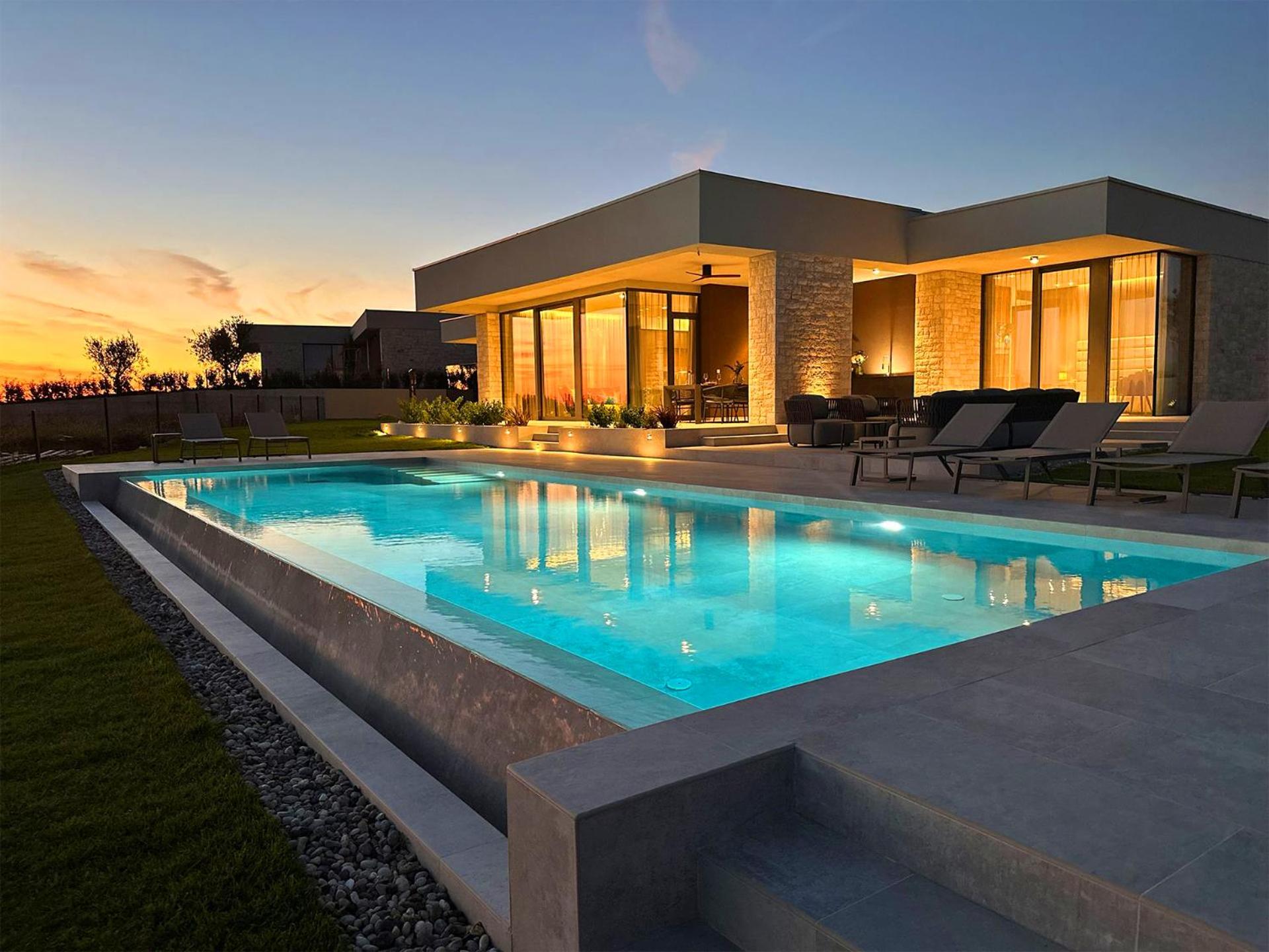 Villa photo 2