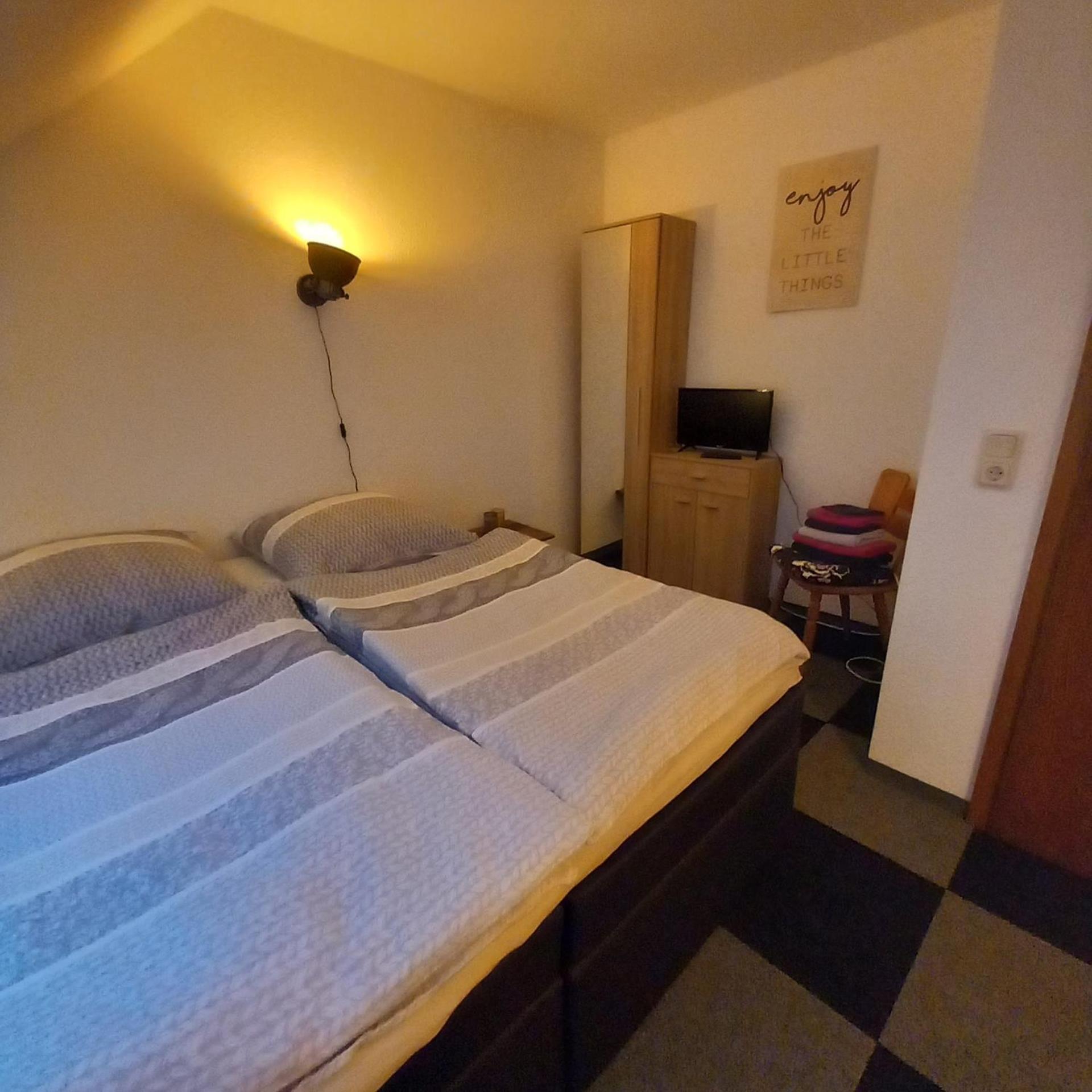 Large Double Room photo 3