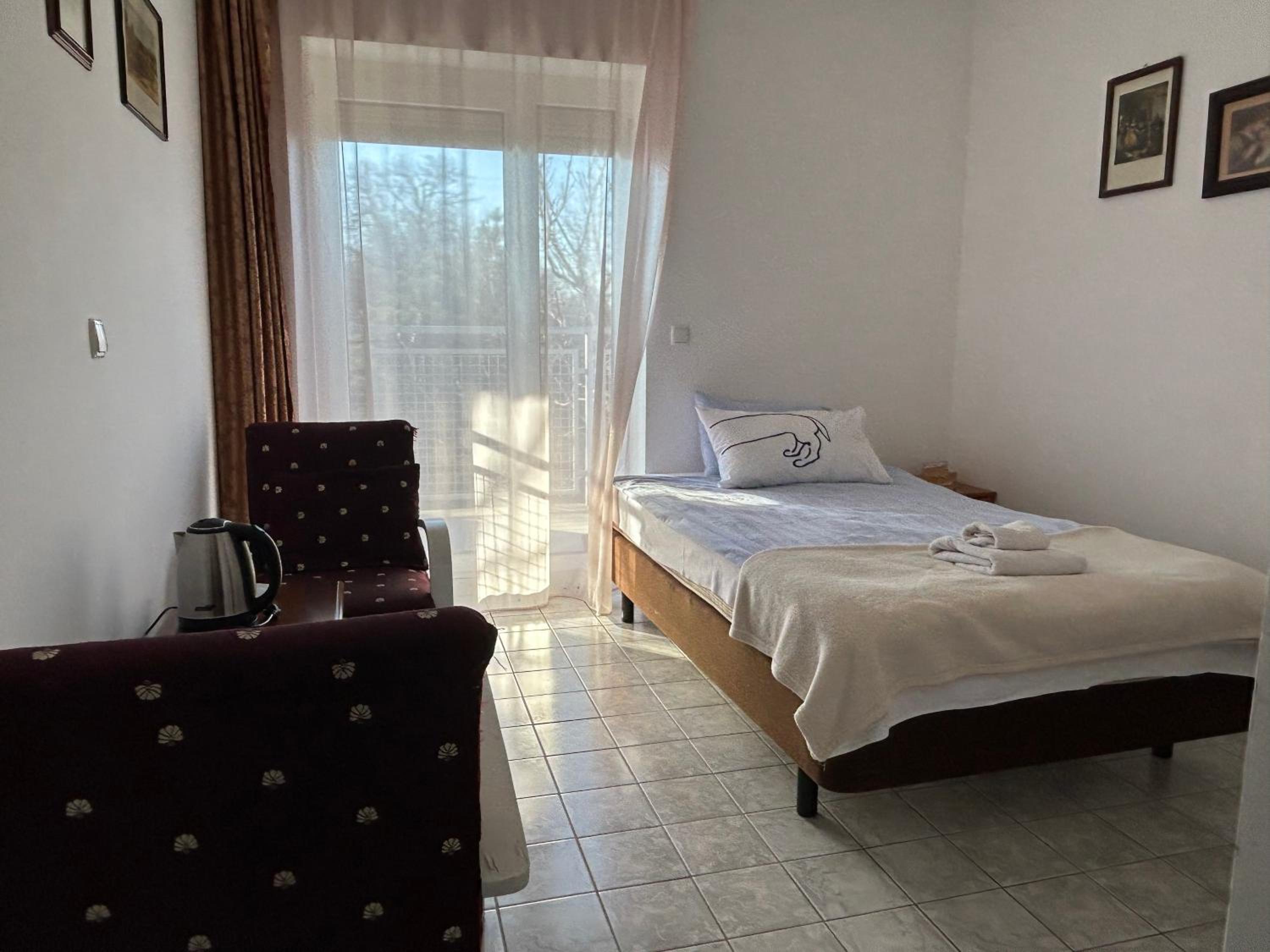 Single Room with Balcony photo 2