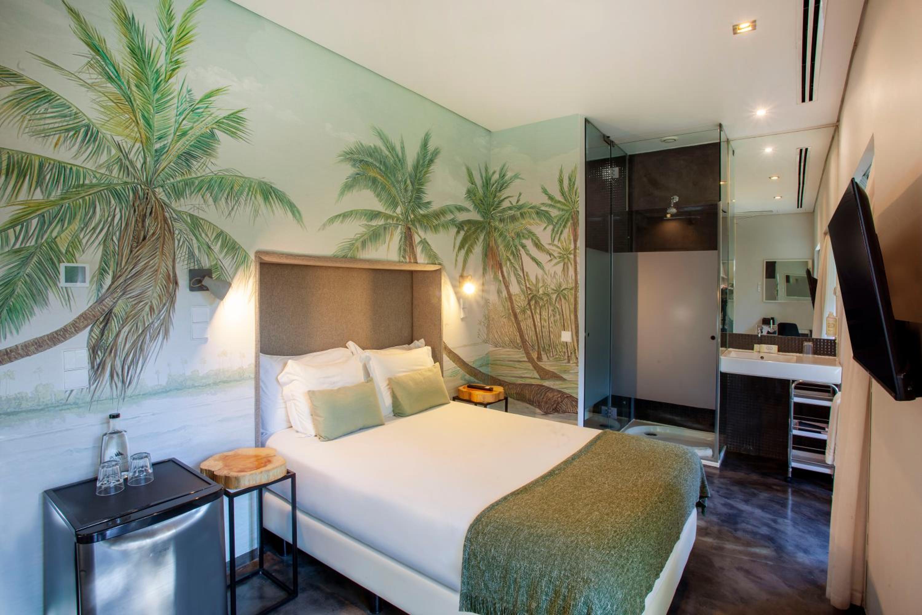 Junior Double Room with Balcony - Photo 1