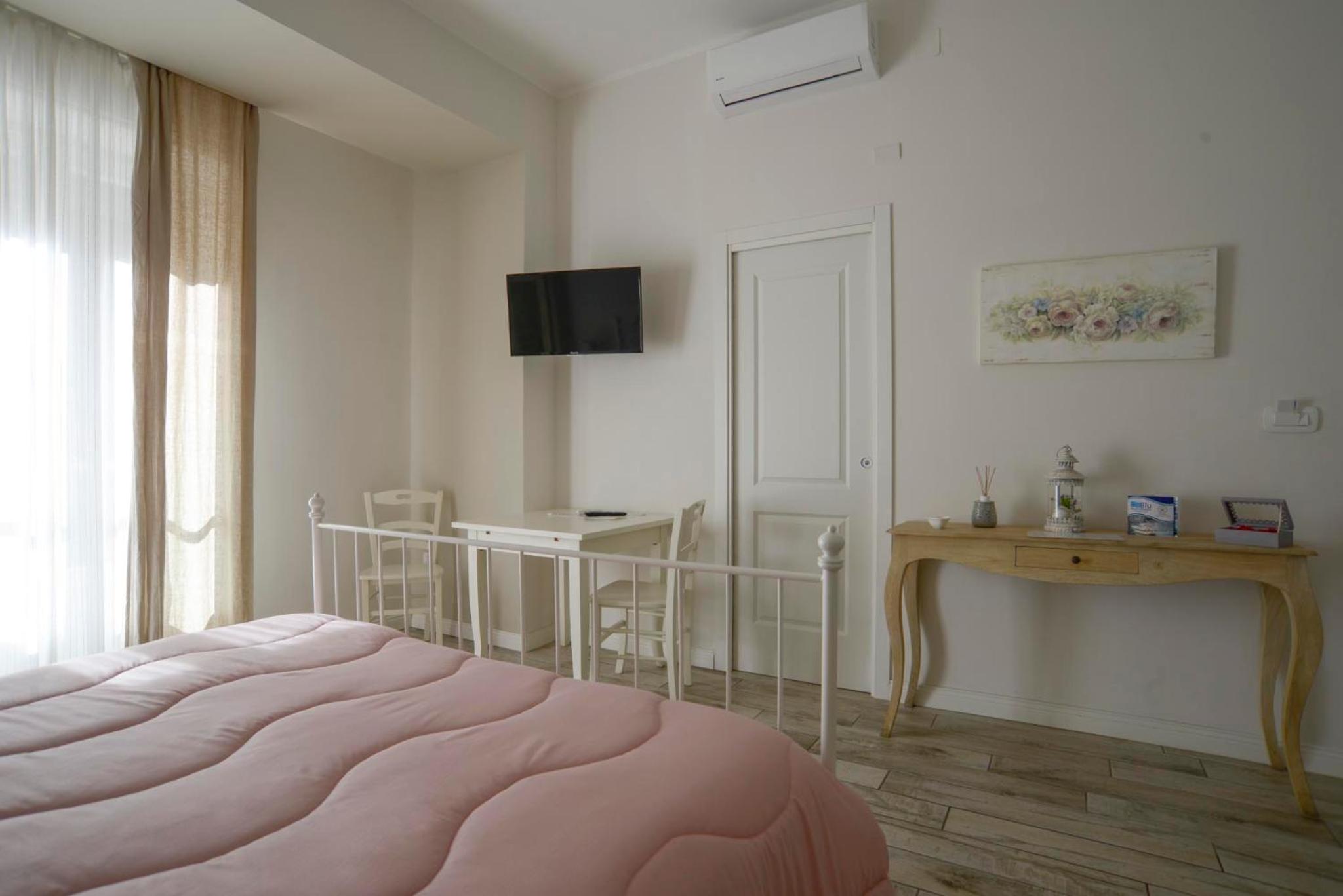 Deluxe Junior Suite - Photo 6