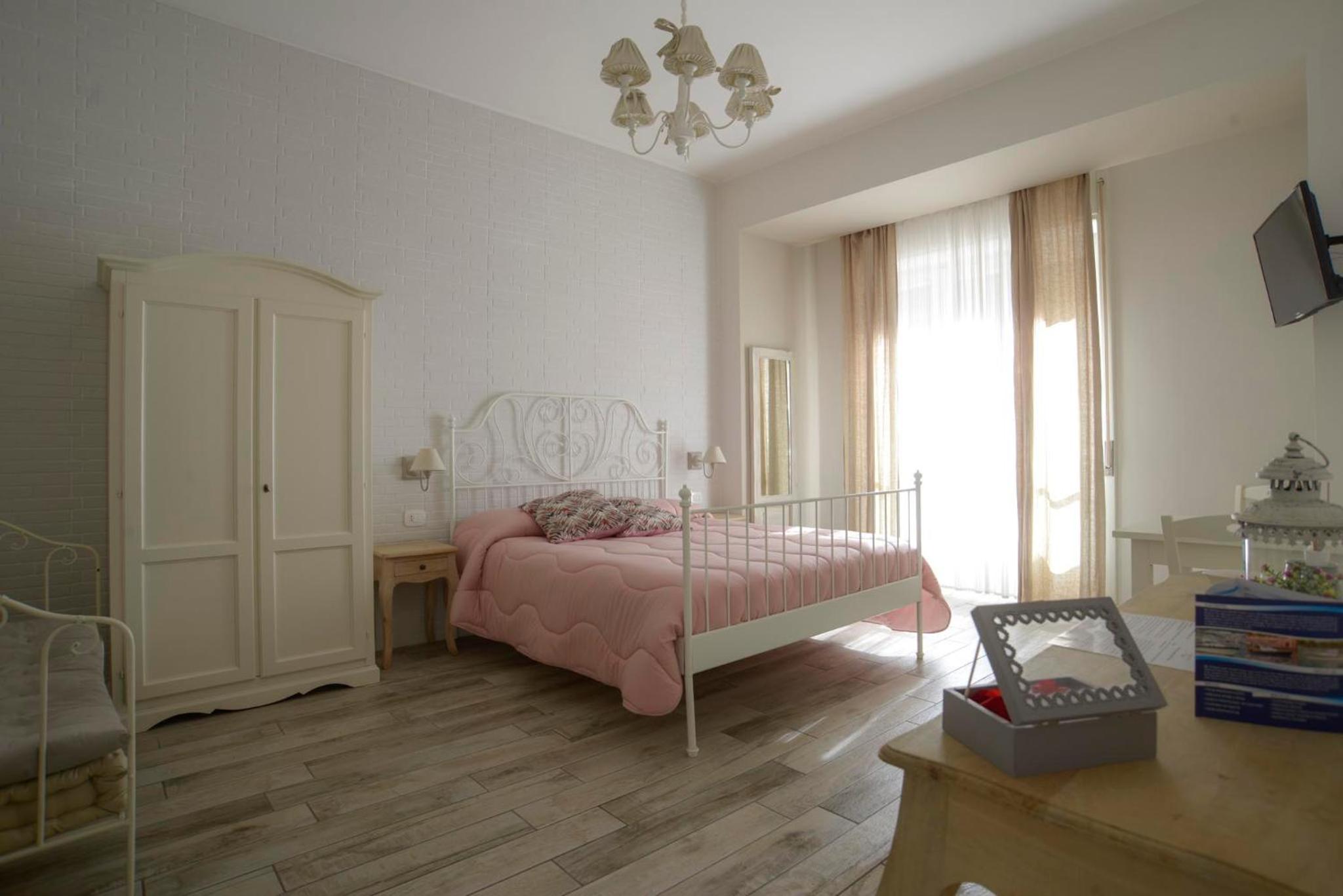 Deluxe Junior Suite - Photo 1