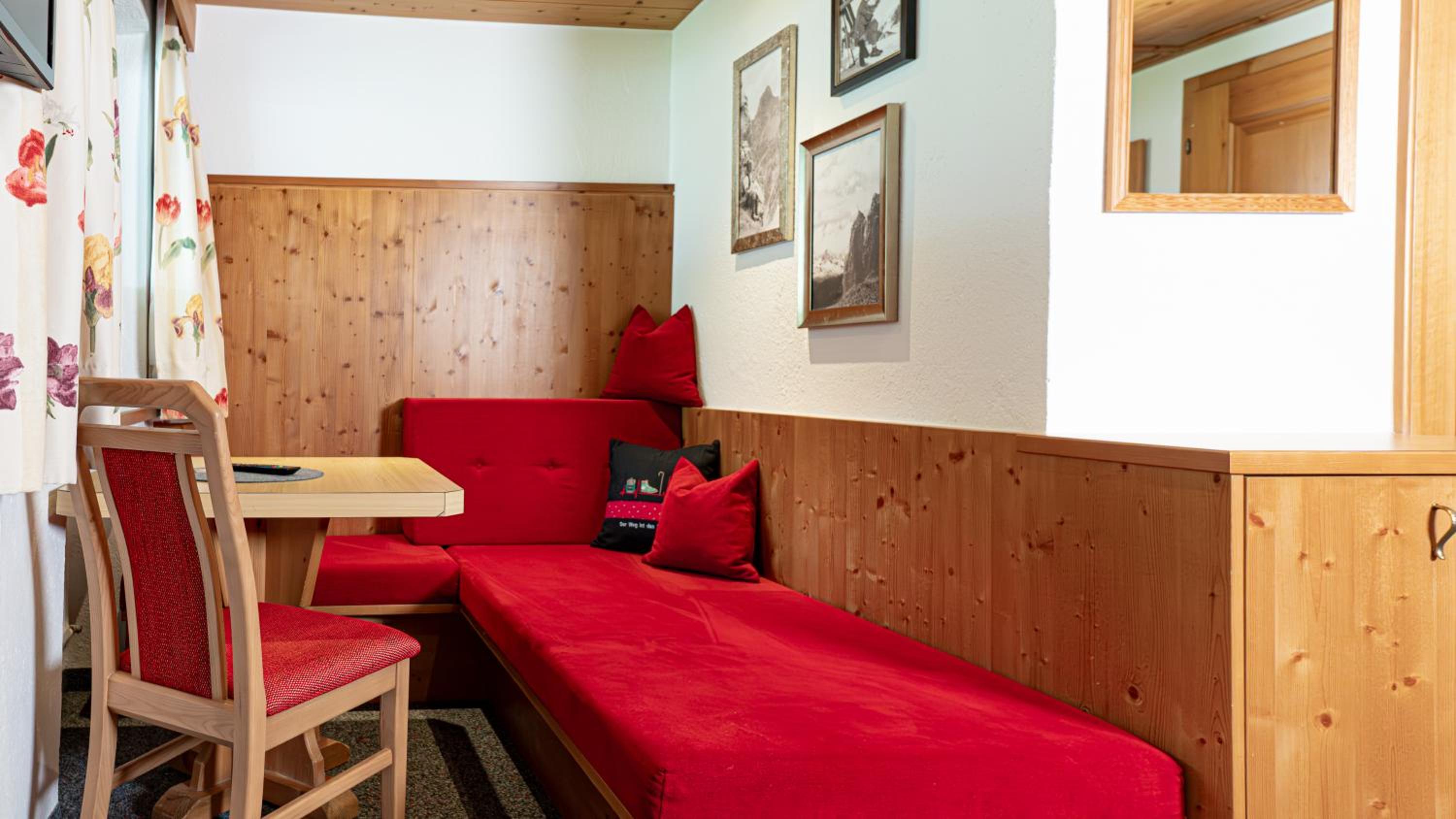 Two-Bedroom Apartment with Balcony - Photo 3