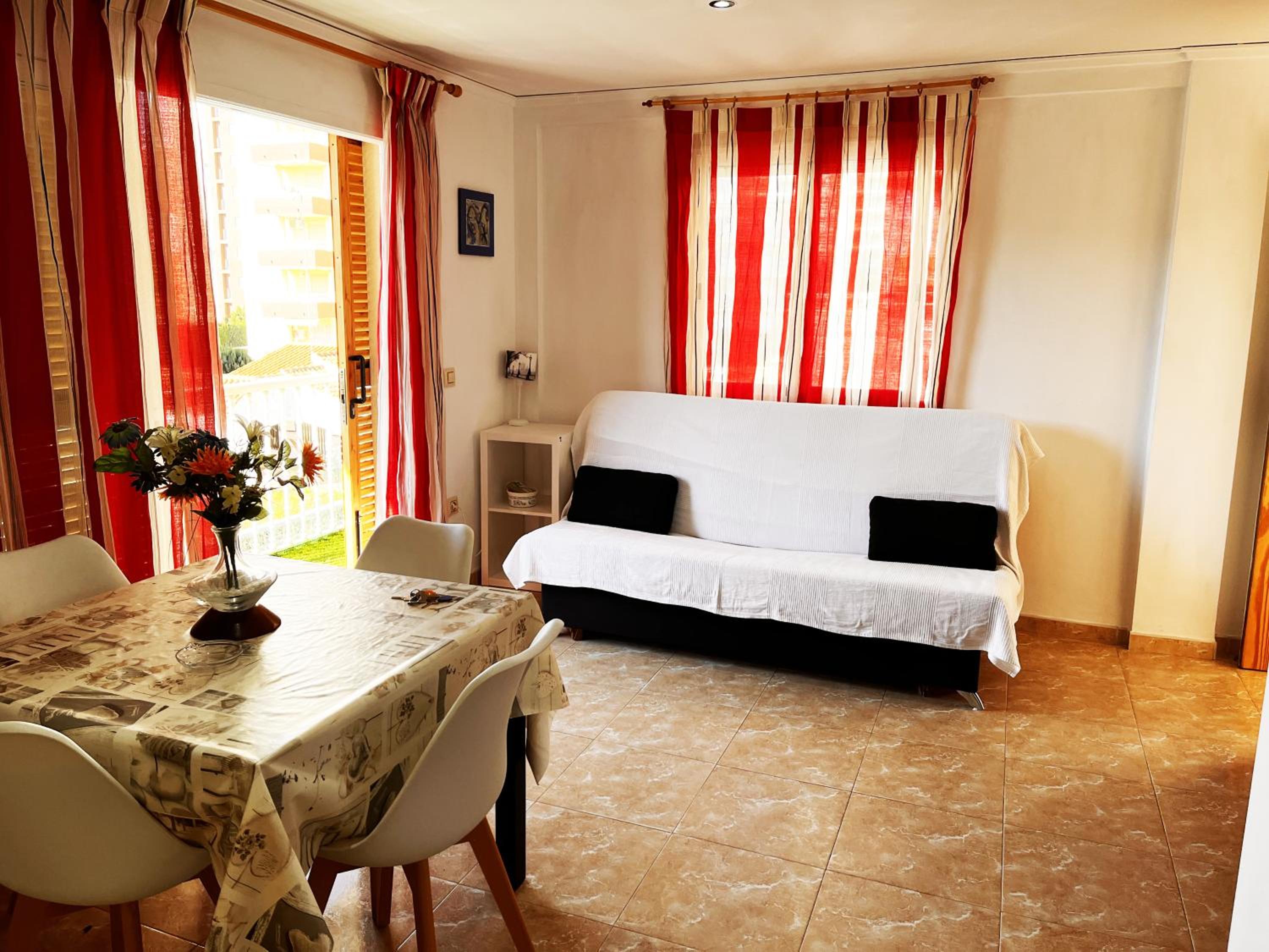 Apartamento de dos habitaciones con balcón
