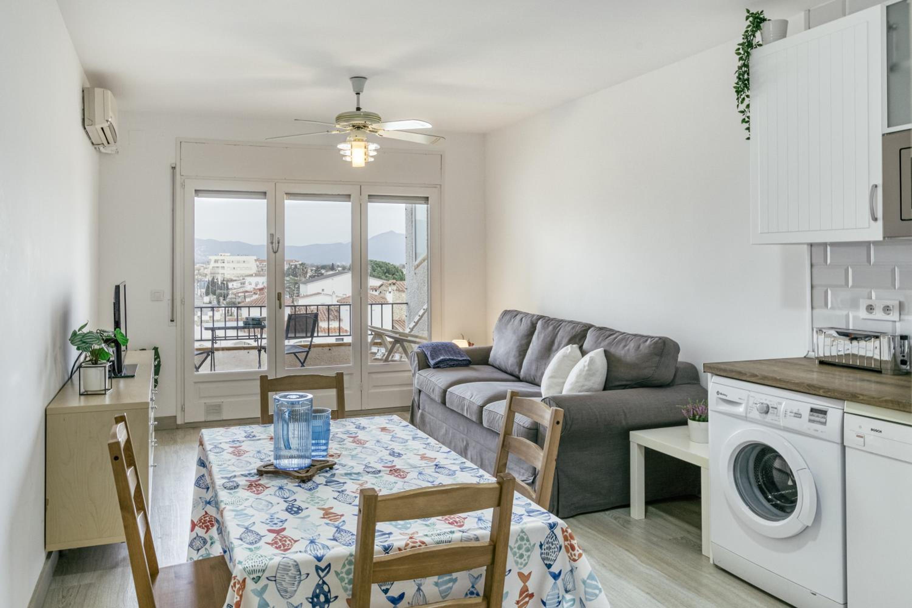 Apartamento de un dormitorio superior con balcón