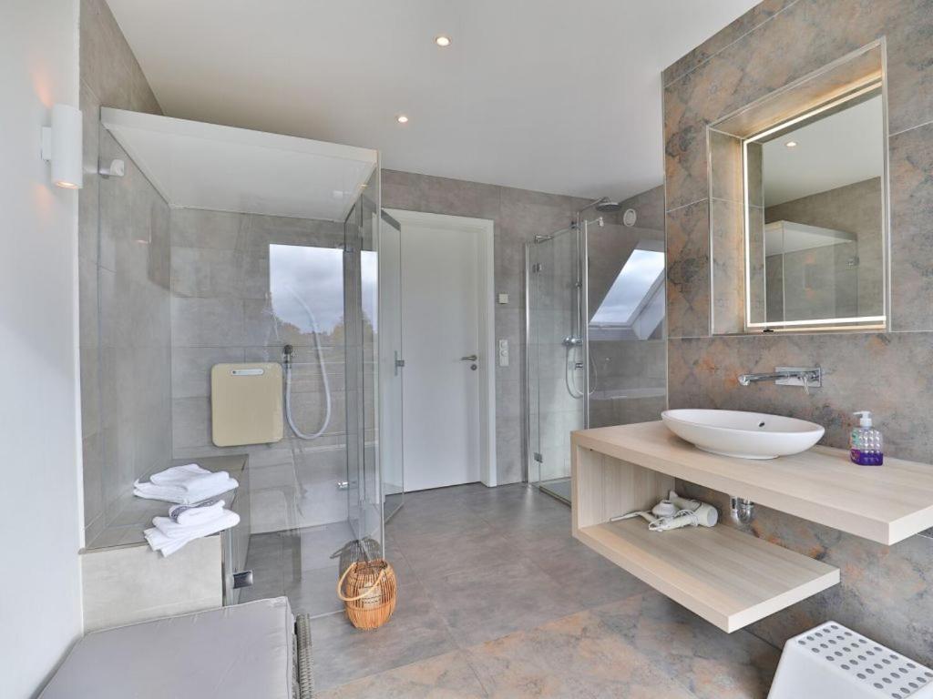 Four-Bedroom House photo 2