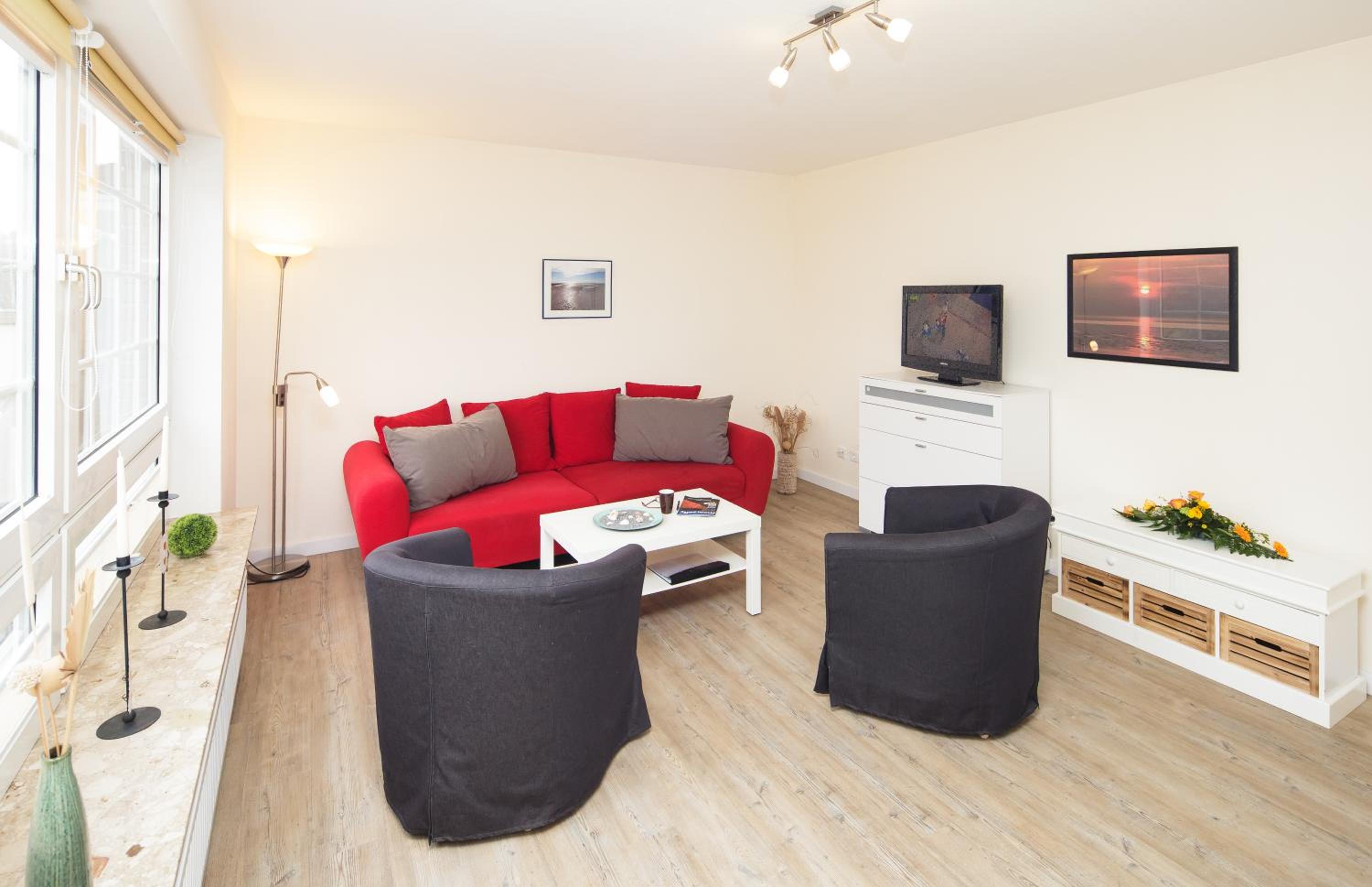 Apartment 5 photo 2