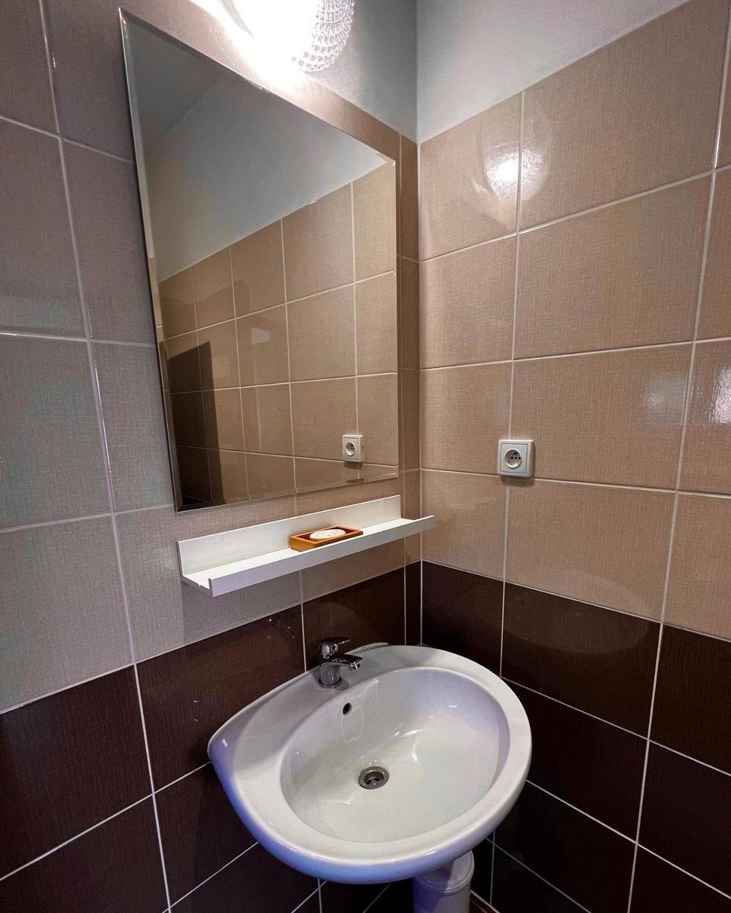 Double or Twin Room with Private Bathroom photo 2