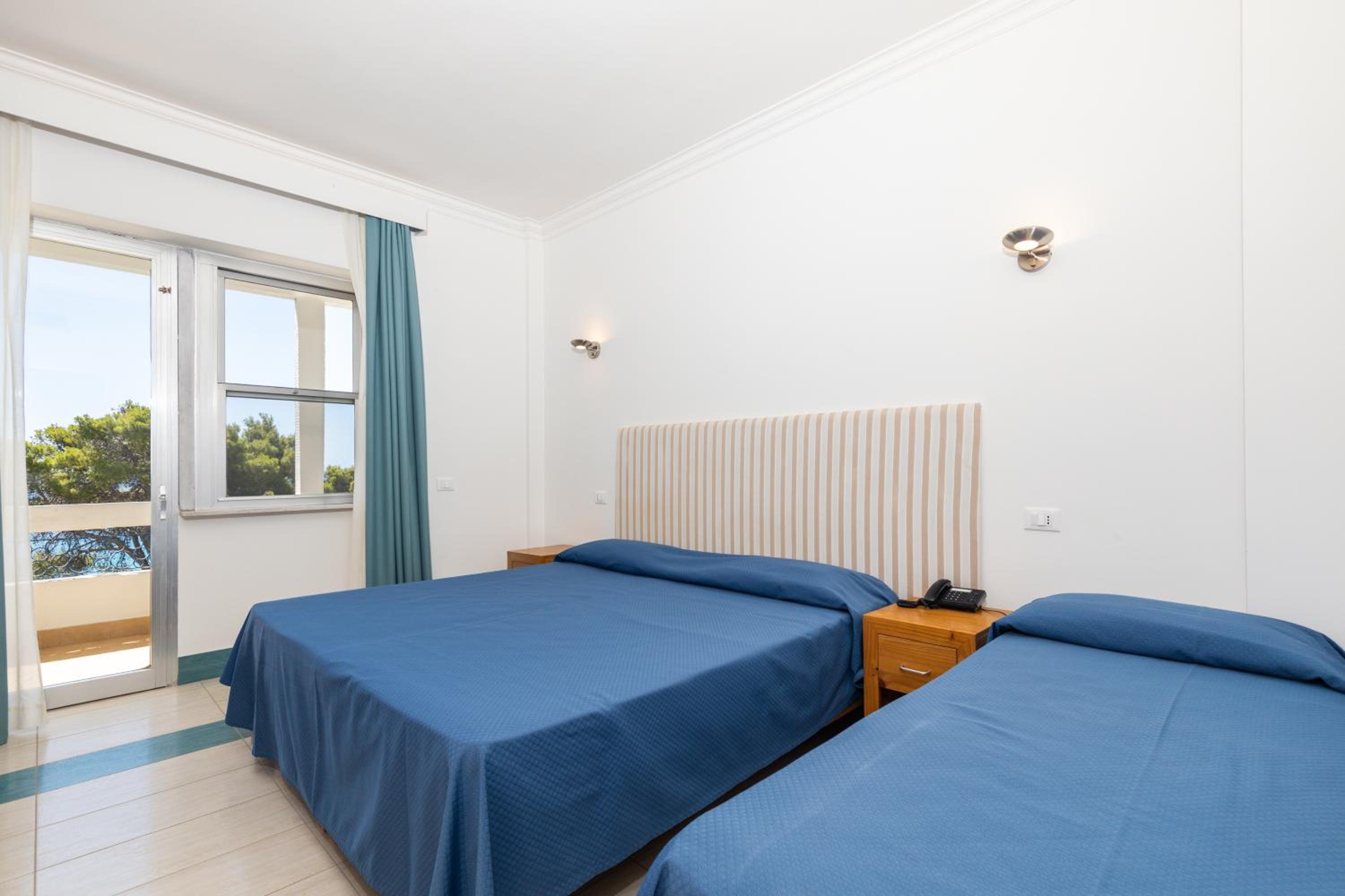 Standard Triple Room with Sea View