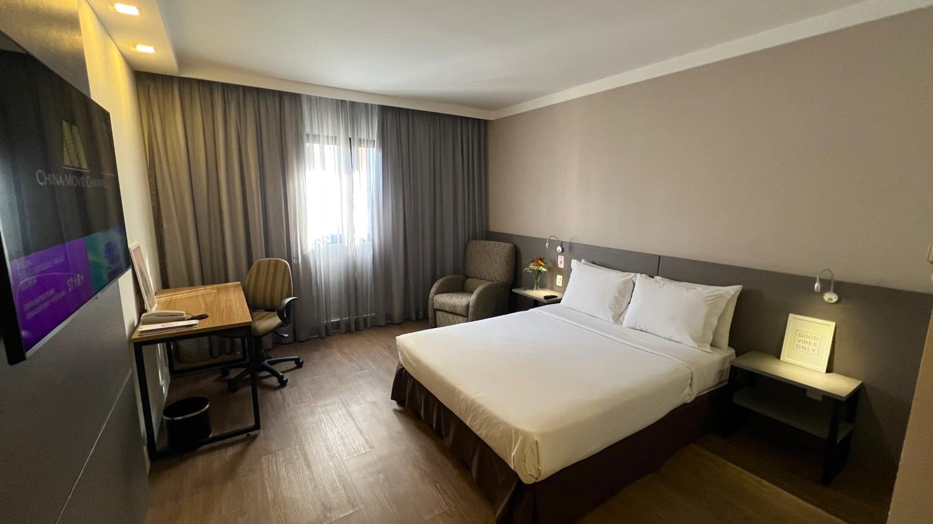 Luxury Double Room - 1 Queen Bed - Photo 1
