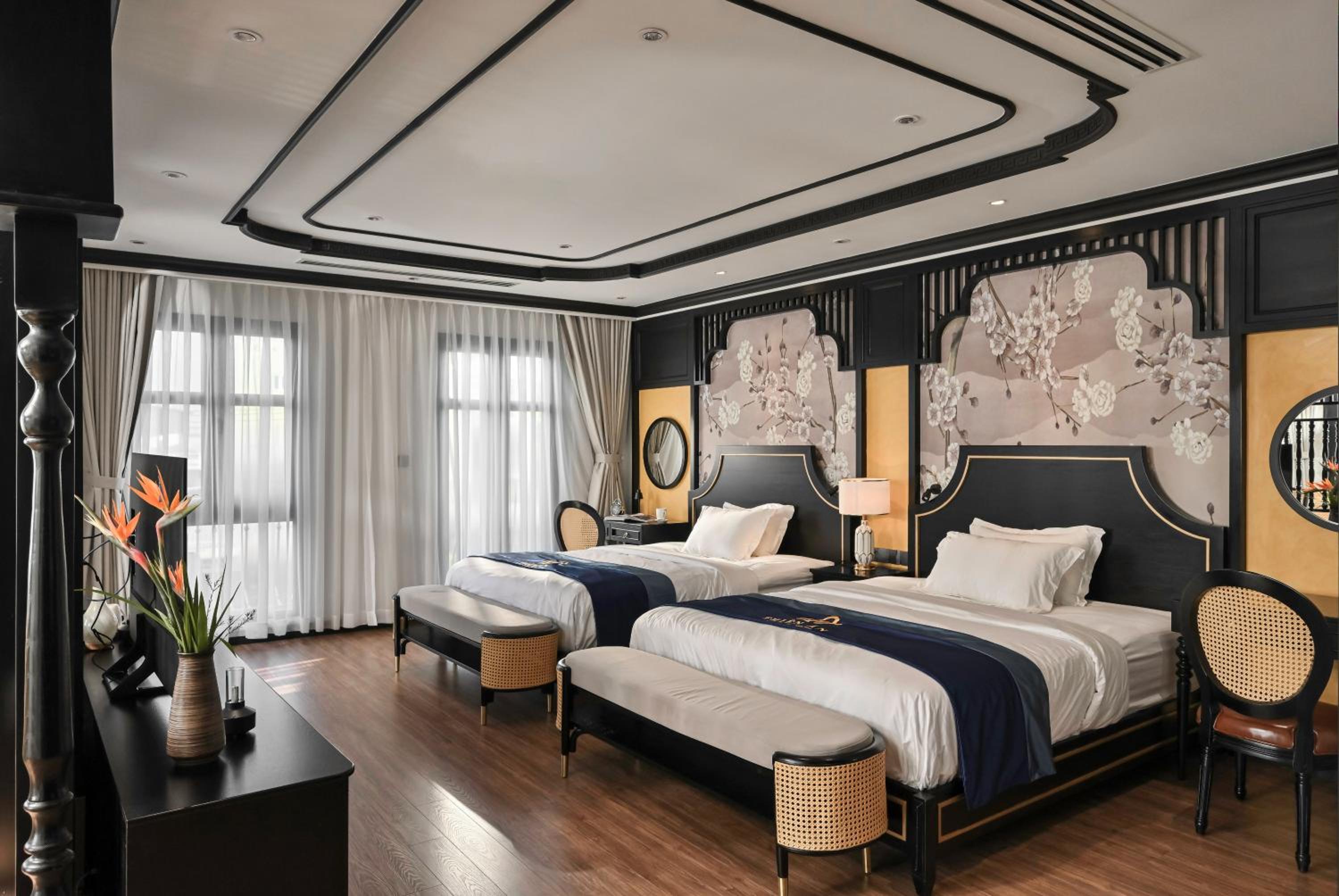 Executive Suite - Photo 1