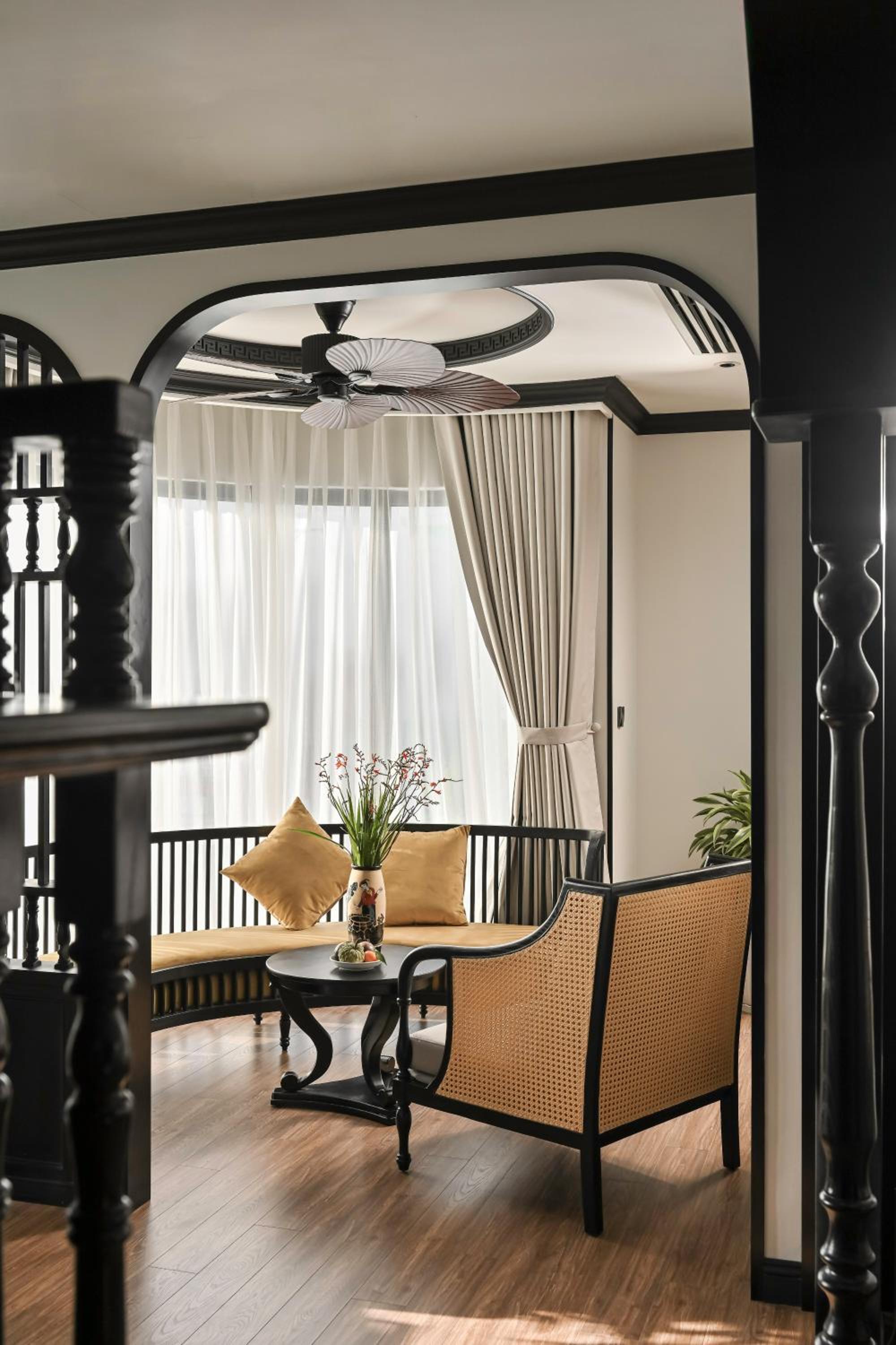 Executive Suite - Photo 4