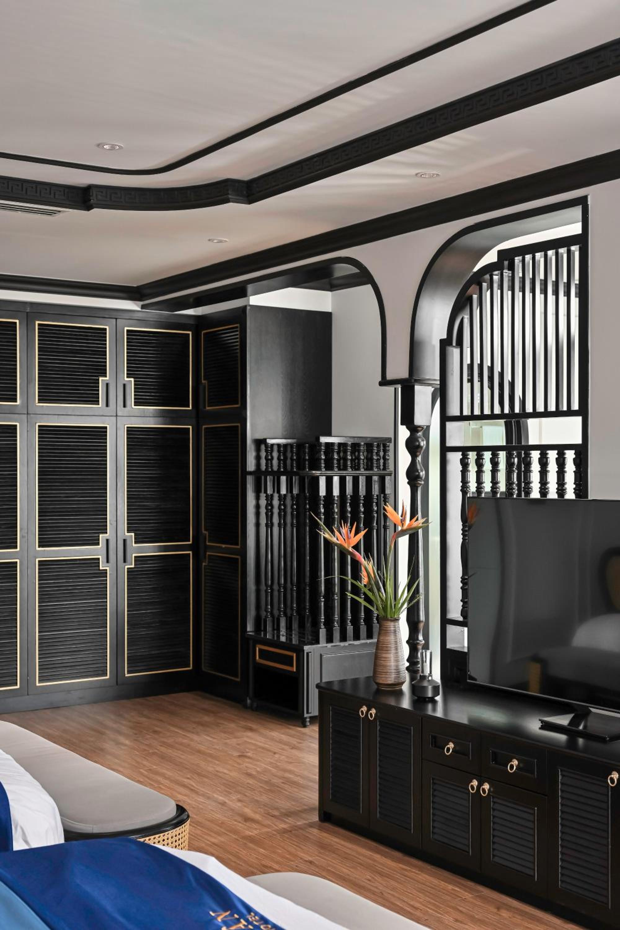 Executive Suite - Photo 3