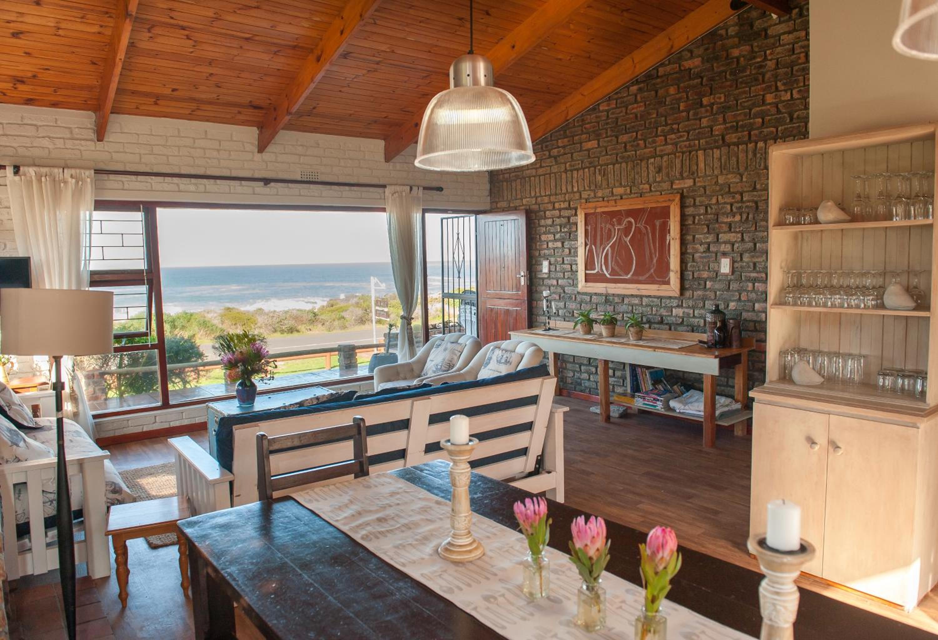 Three-Bedroom House - Sea Front - Photo 1