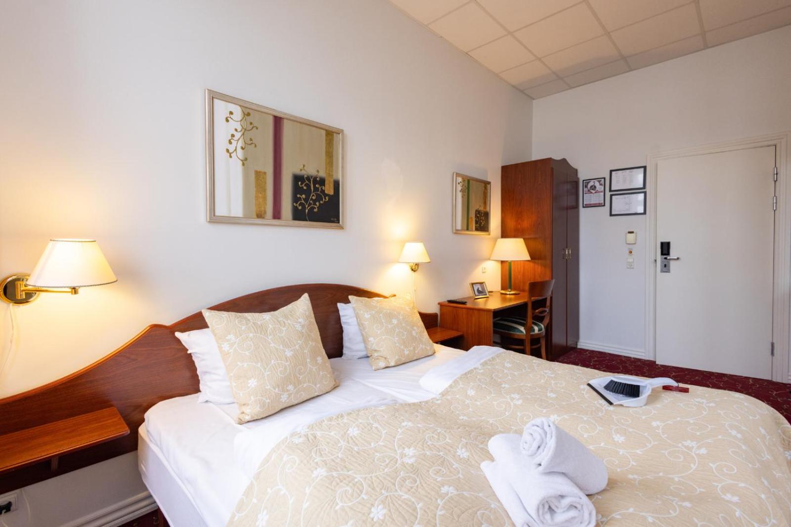 Double or Twin Room - Photo 1