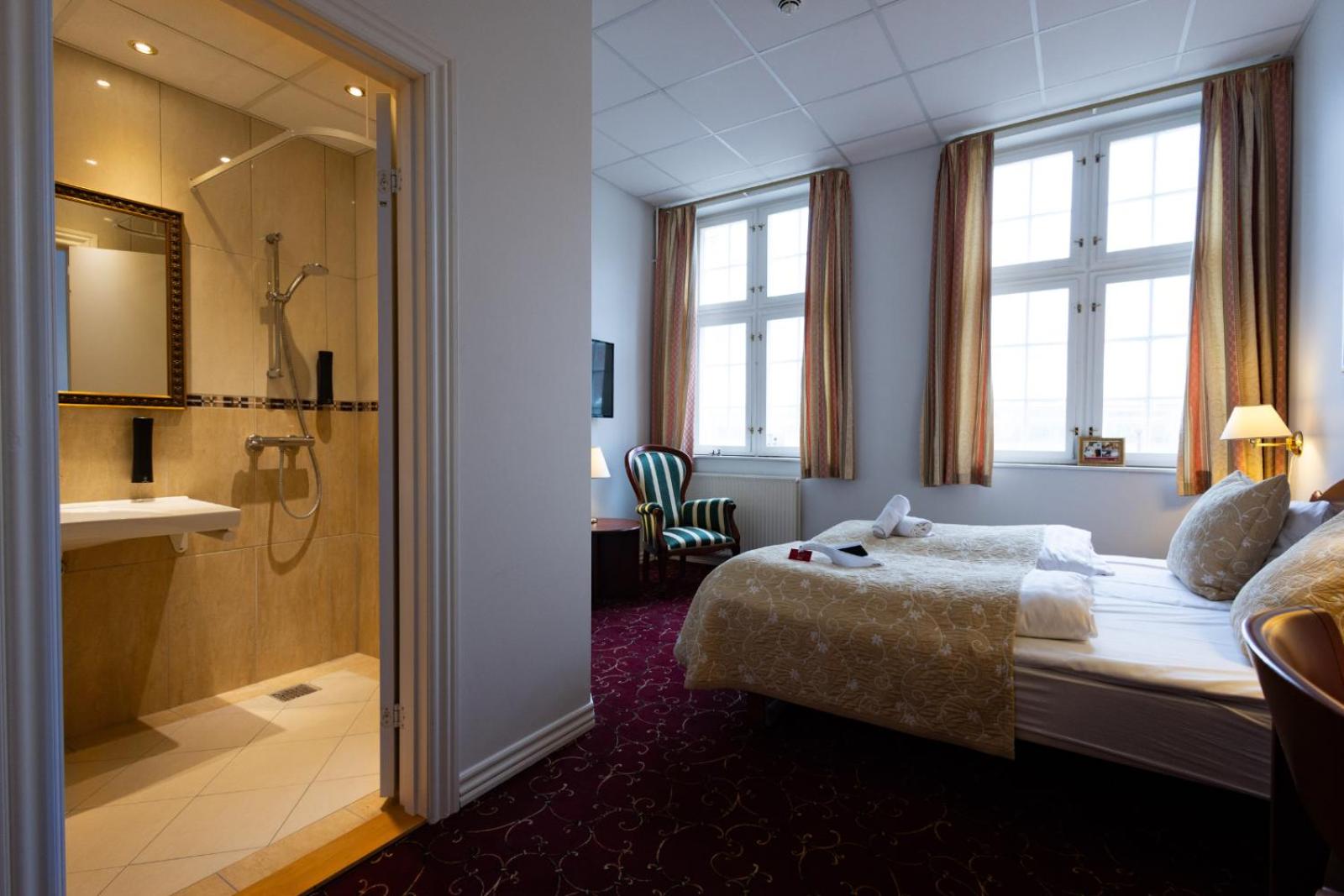 Double or Twin Room - Photo 4