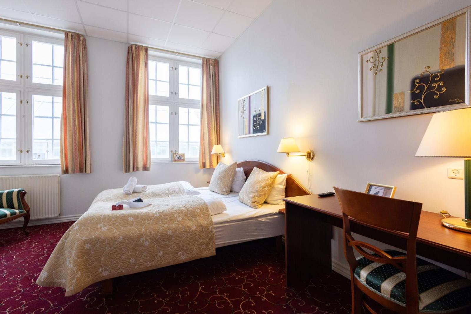Double or Twin Room - Photo 2