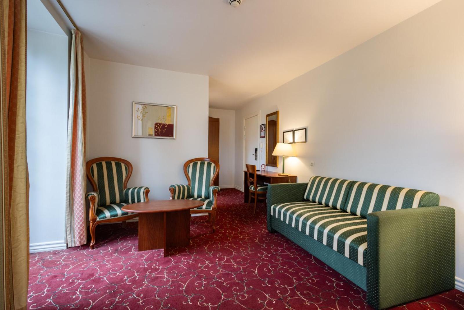 Family Room - Photo 4