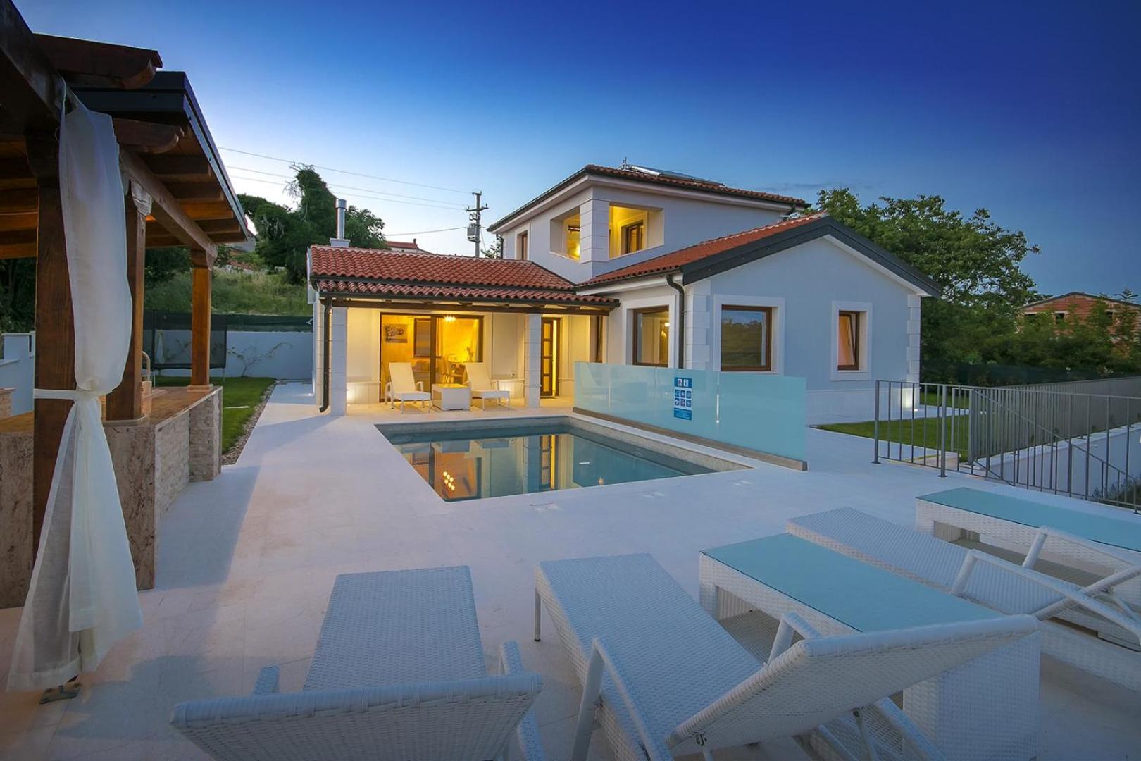 Villa photo 3