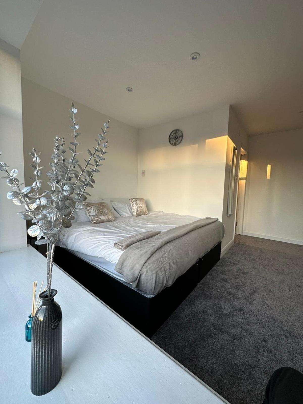 Large Double or Twin Room photo 1