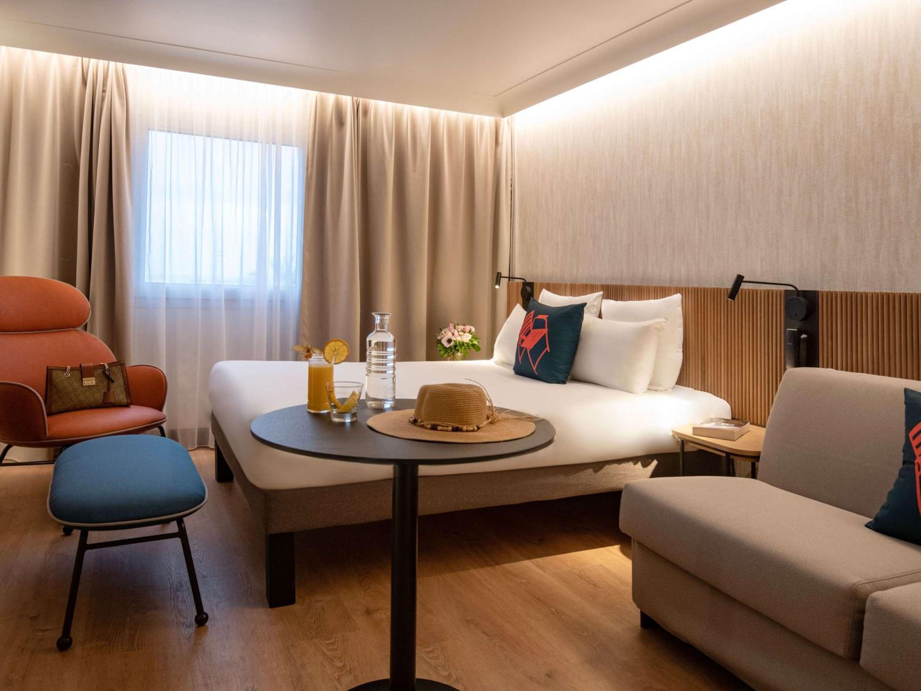 Superior Queen Room with Sofa - Photo 1