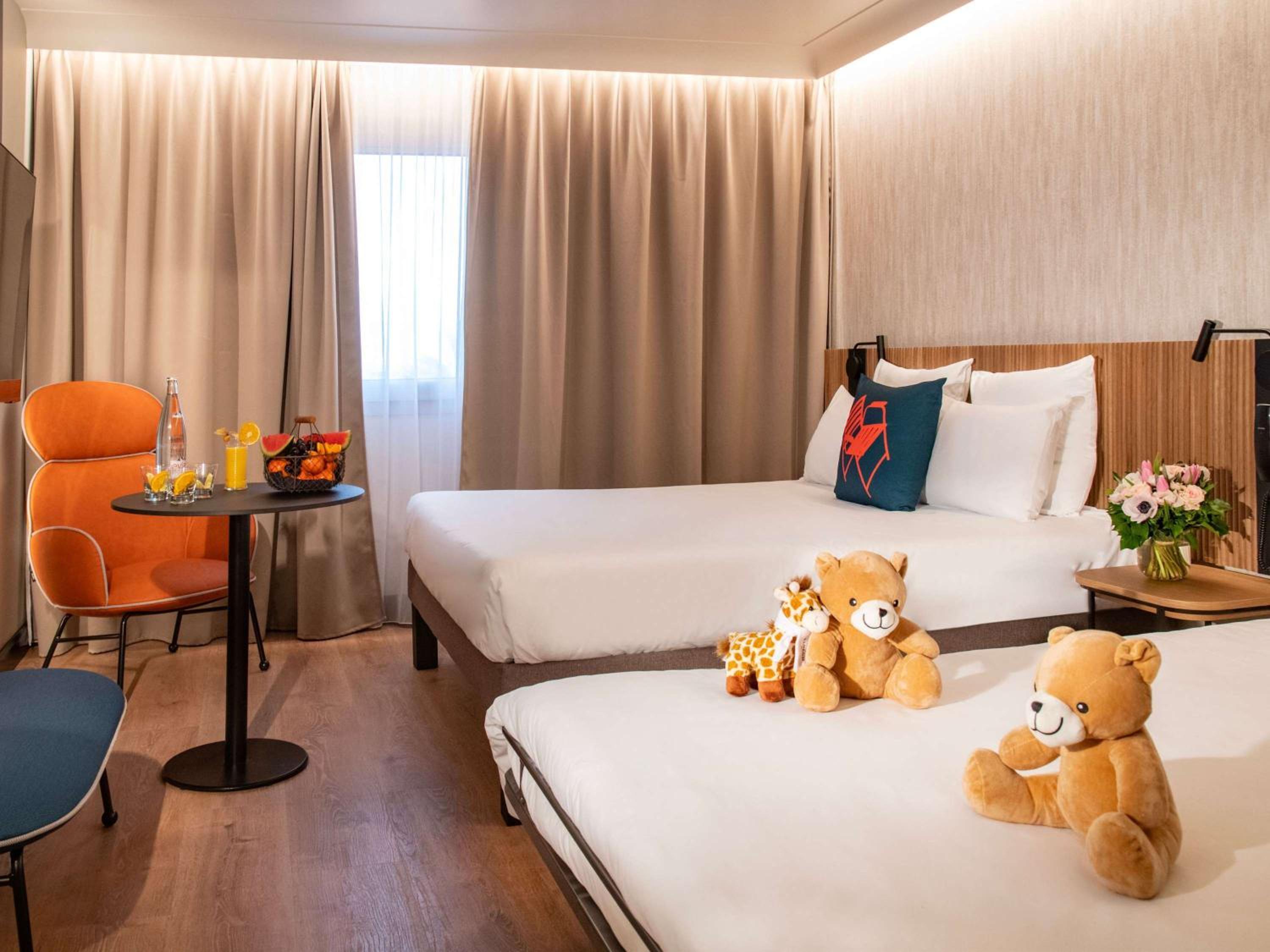 Superior Queen Room with Sofa - Photo 9