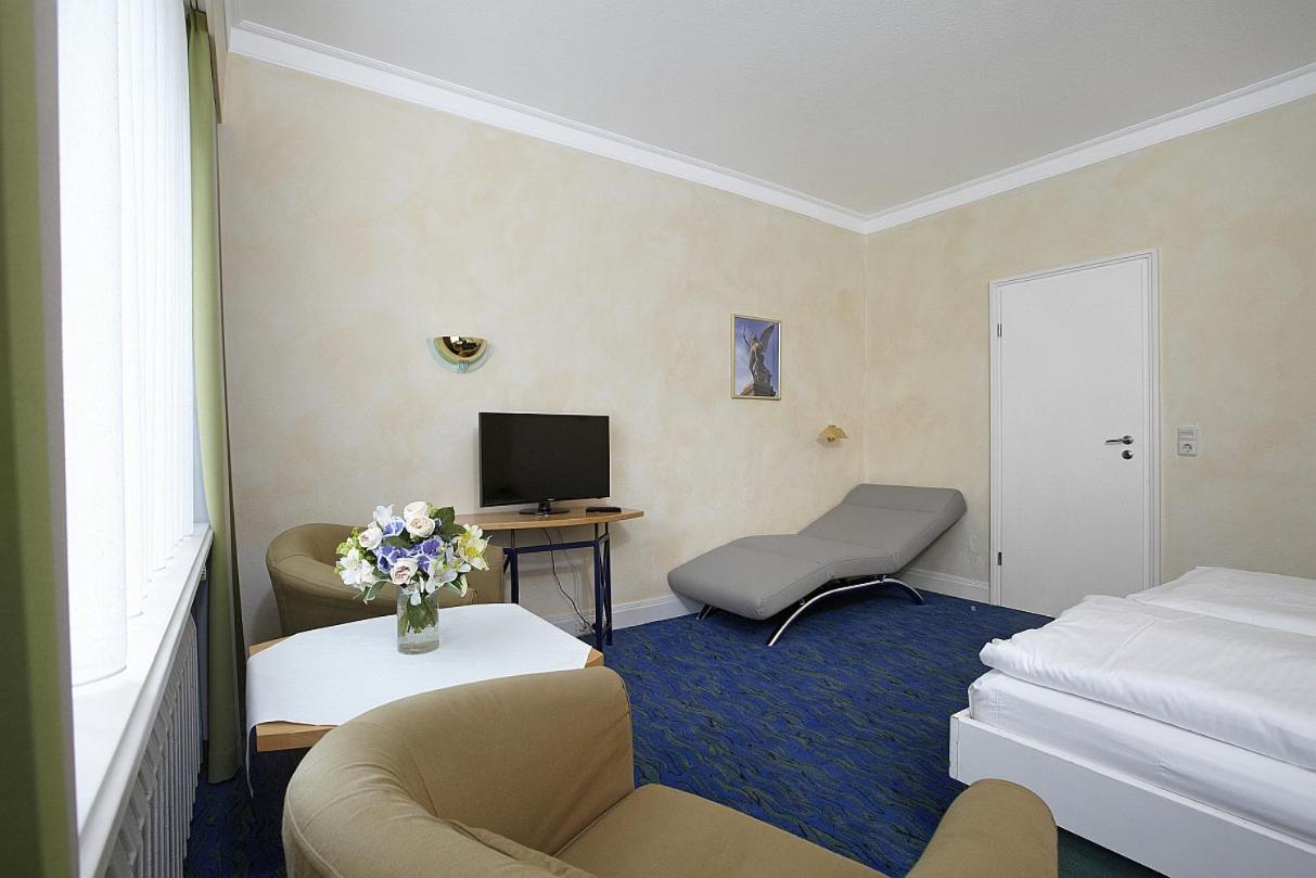 Standard Double Room photo 2
