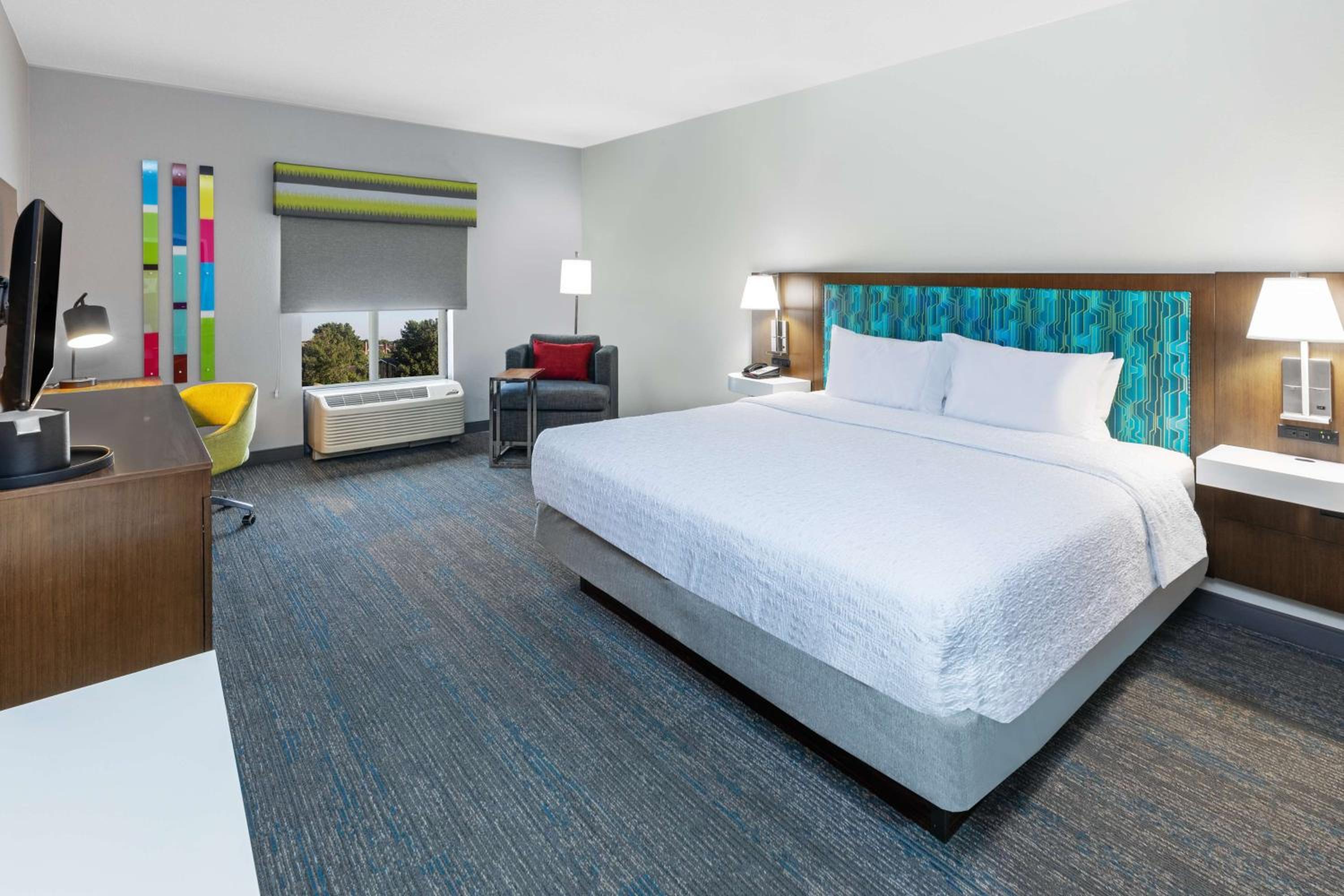 King Room with King Bed - Non-Smoking