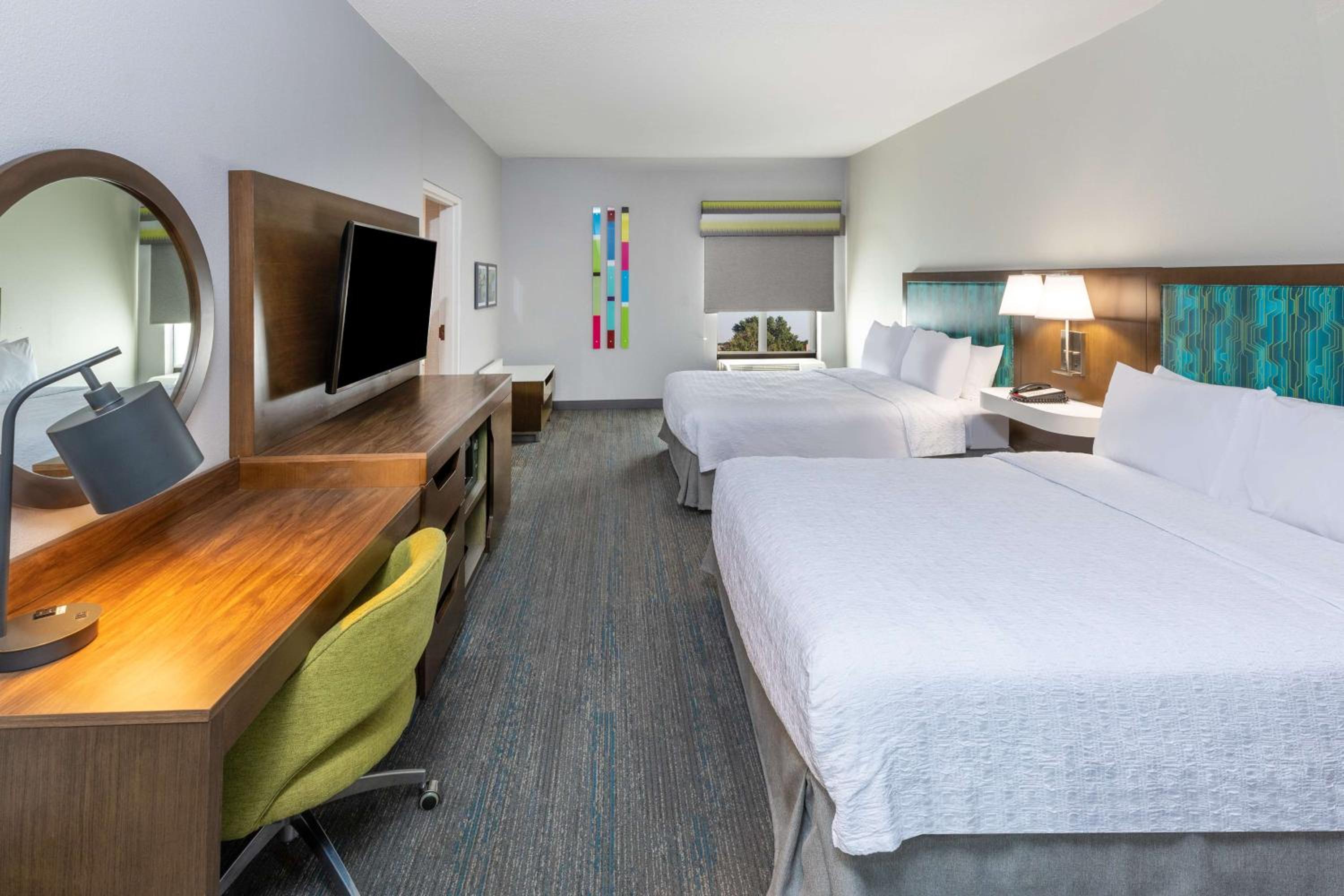 Queen Room with Two Queen Beds and Accessible Tub - Mobility Access