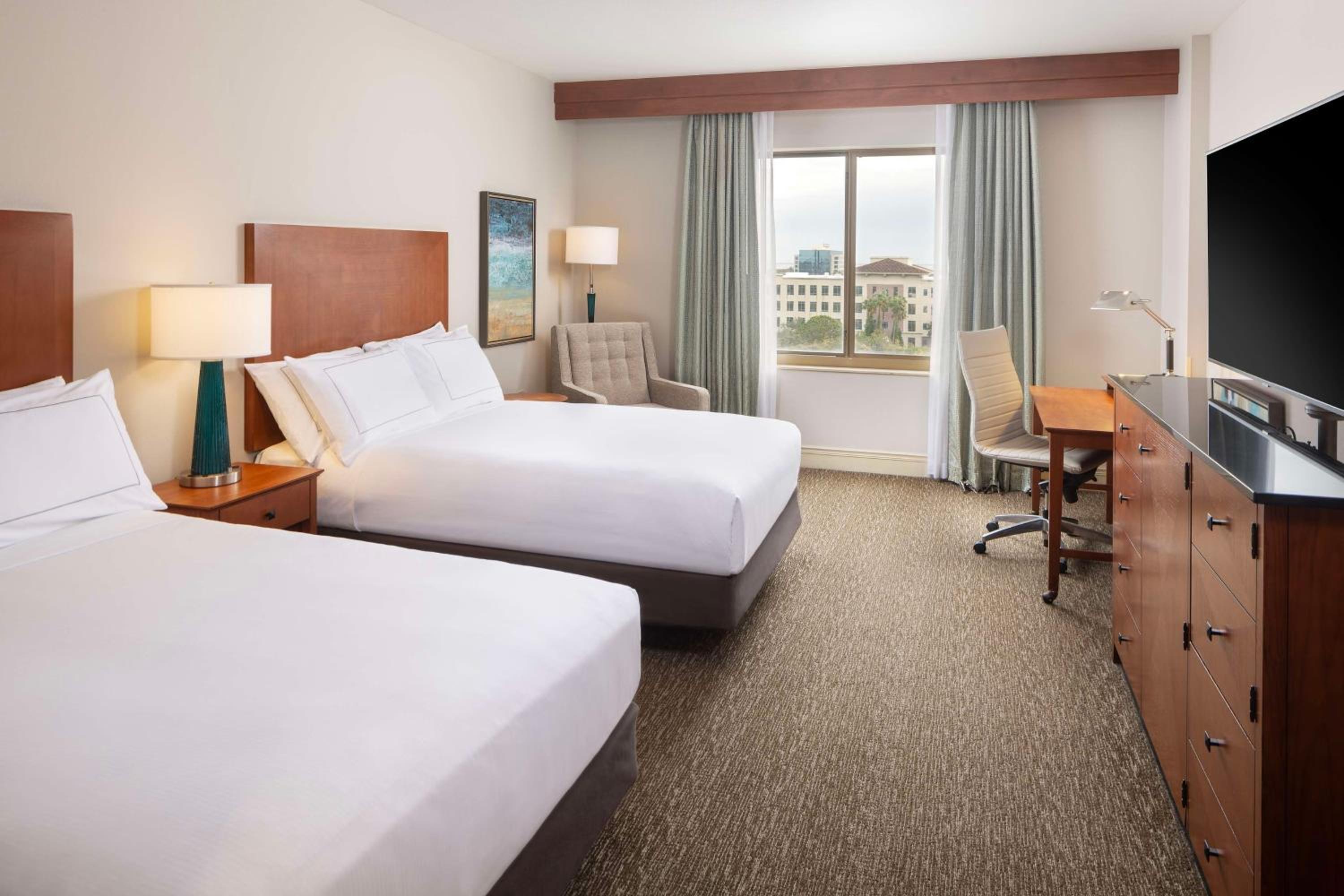 Double Room with Two Double Beds - Photo 2