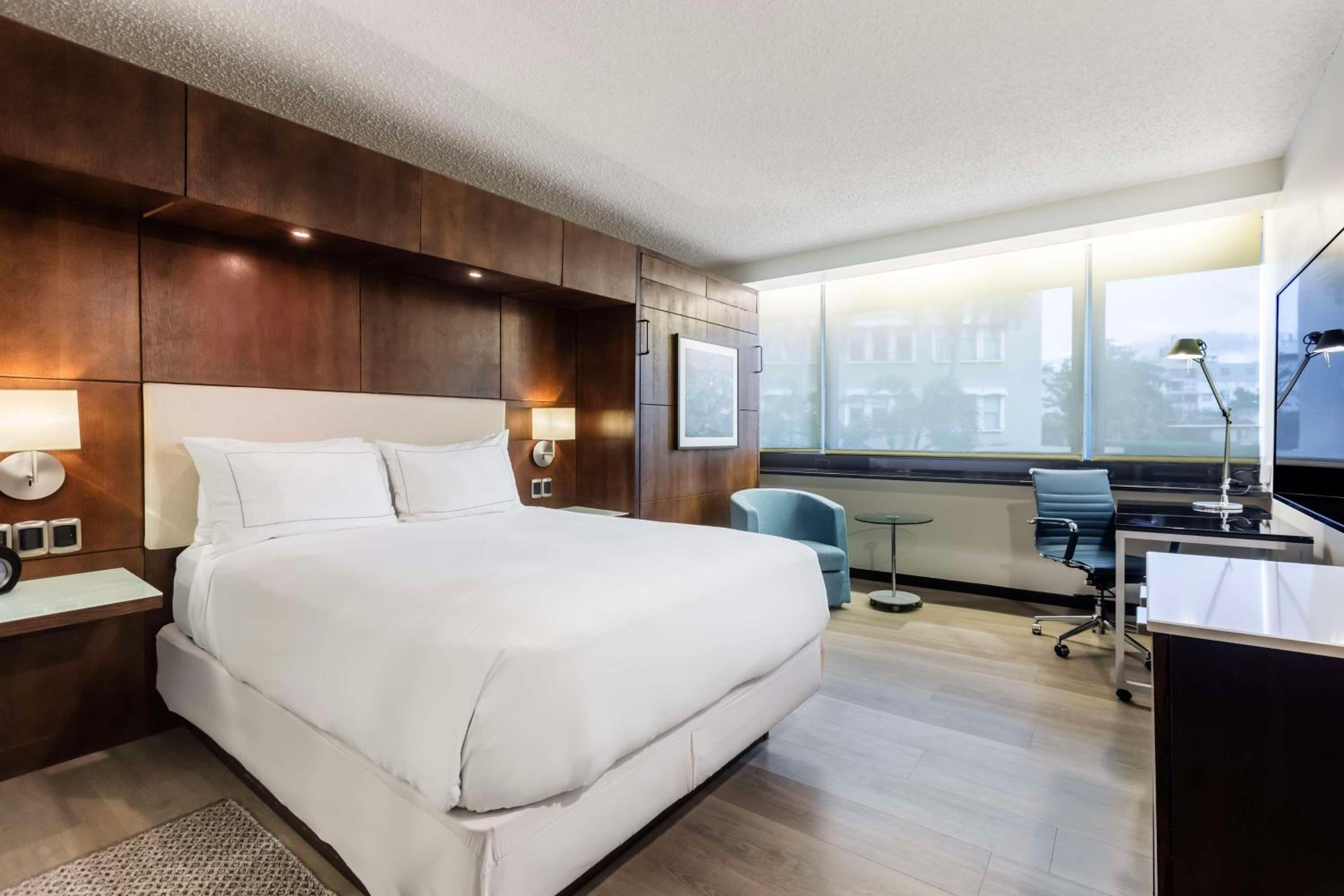 Queen Room with Extra Double Bed and Garden View - Photo 3
