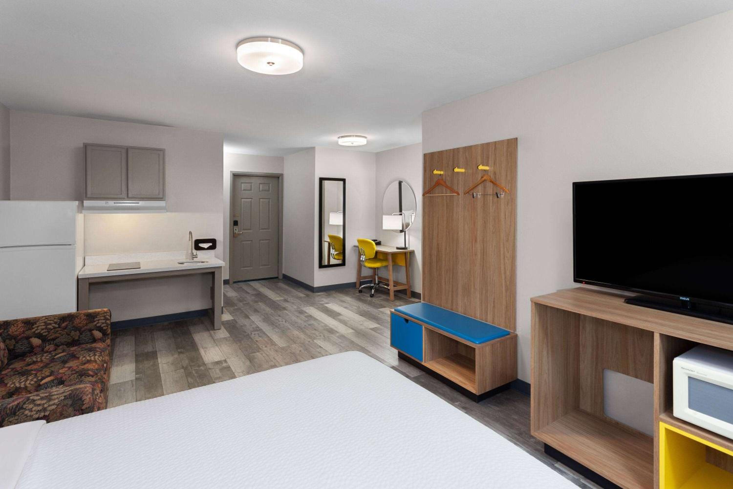King  Studio Suite - Disability Access/Non-Smoking - Photo 1